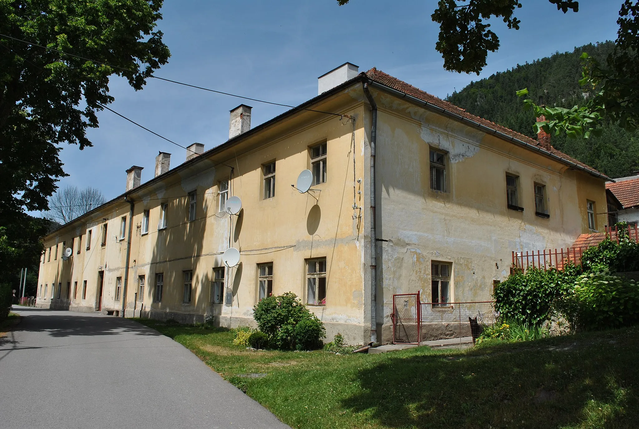Photo showing: Malužiná - budova bývalého komorského úradu (tzv. Kammerhof)