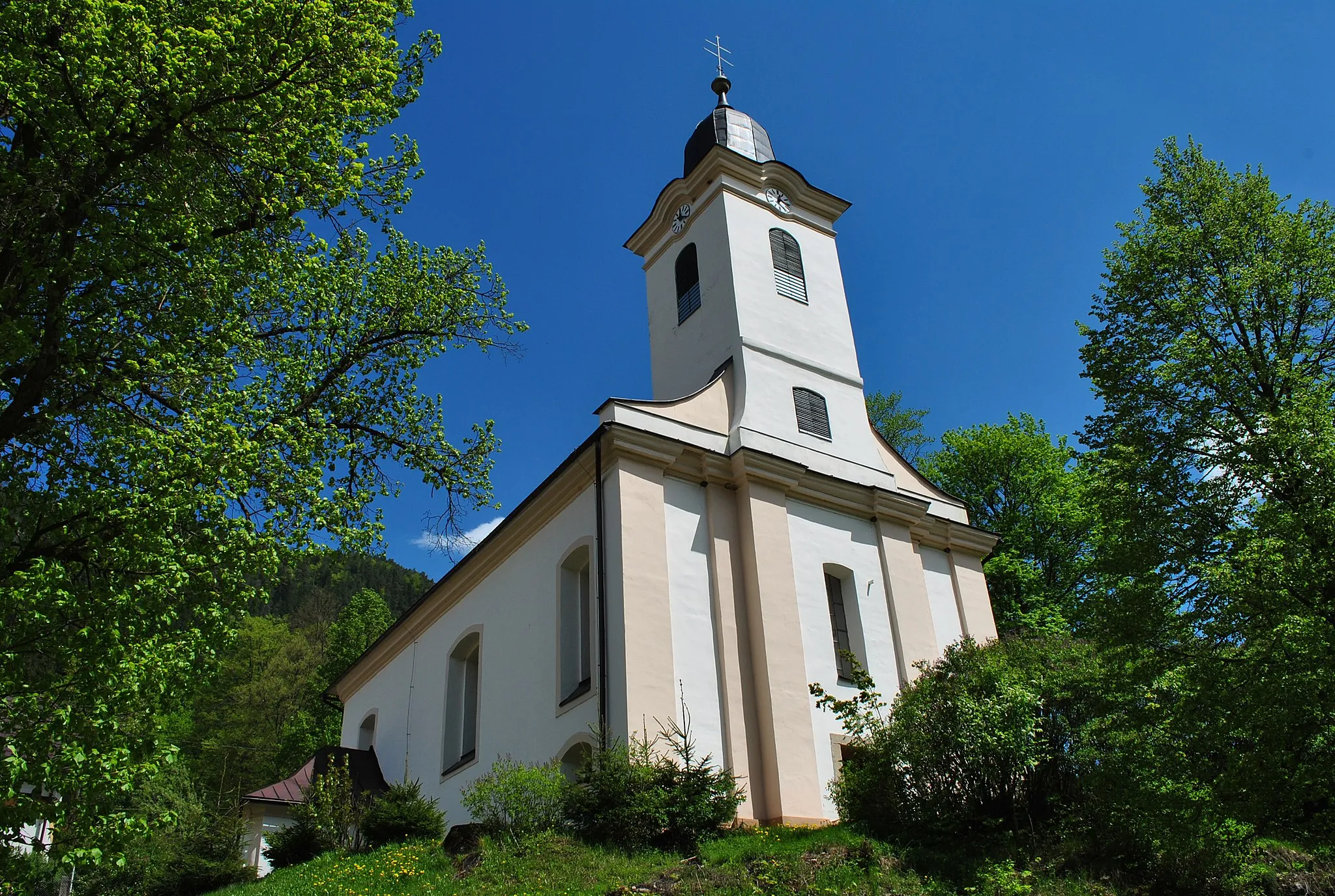 Photo showing: Malužiná - rímsko-katolícky kostol Povýšenia sv. kríža z roku 1816