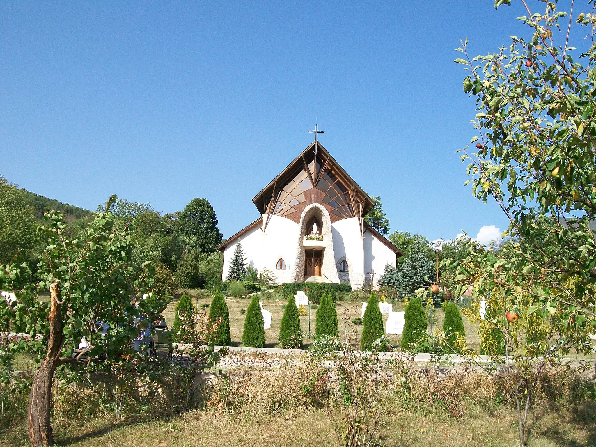 Photo showing: Lovinobaňa - rímskokatolícky kostol