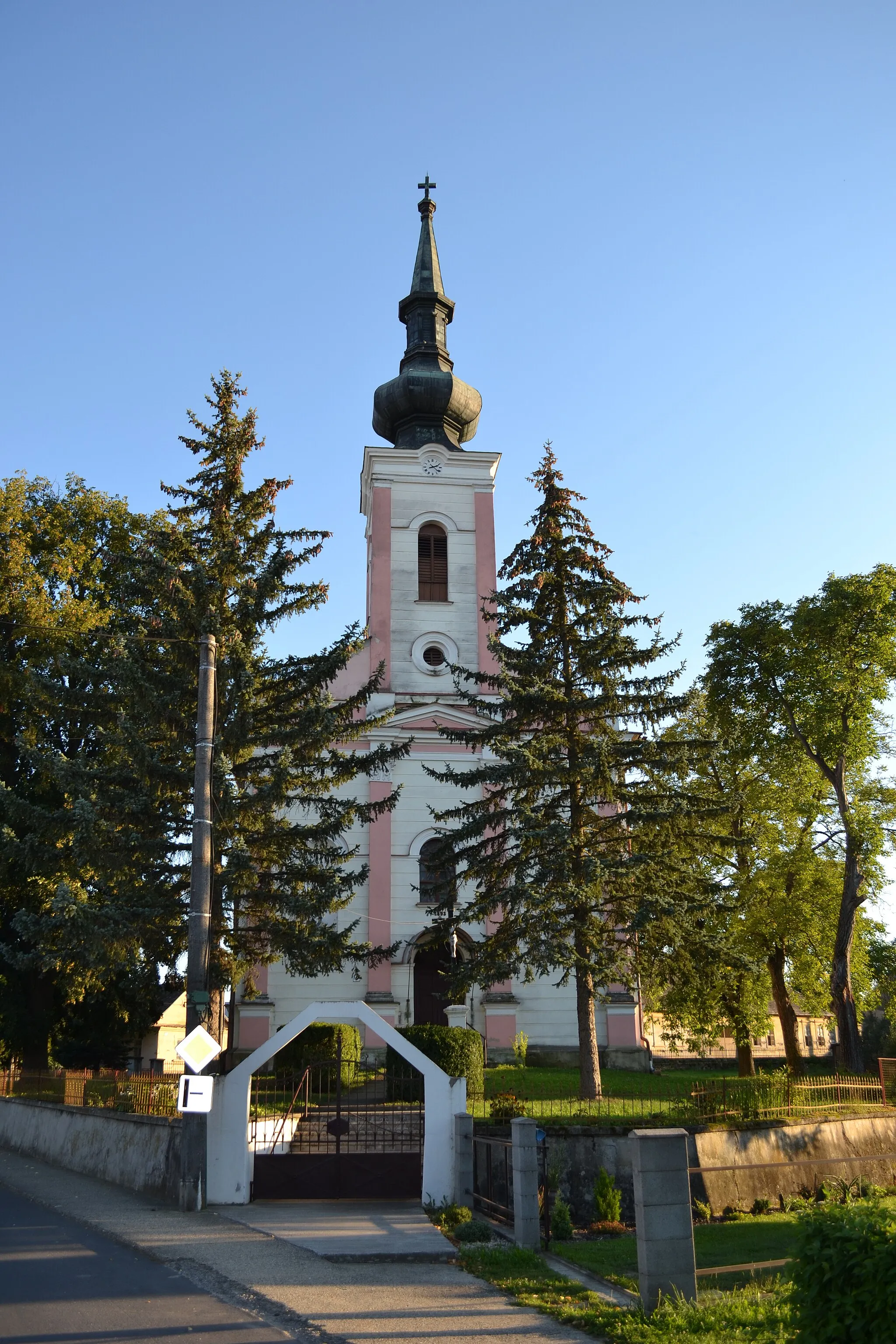 Photo showing: Church of the Assumption in Hrnčianske Zalužany