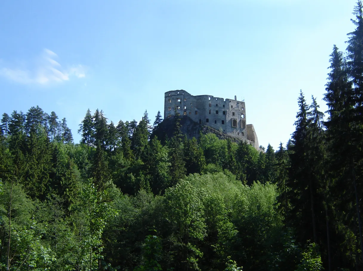 Photo showing: Likava (or Likavka) castle; Žilinaau region, north of Slovakia.