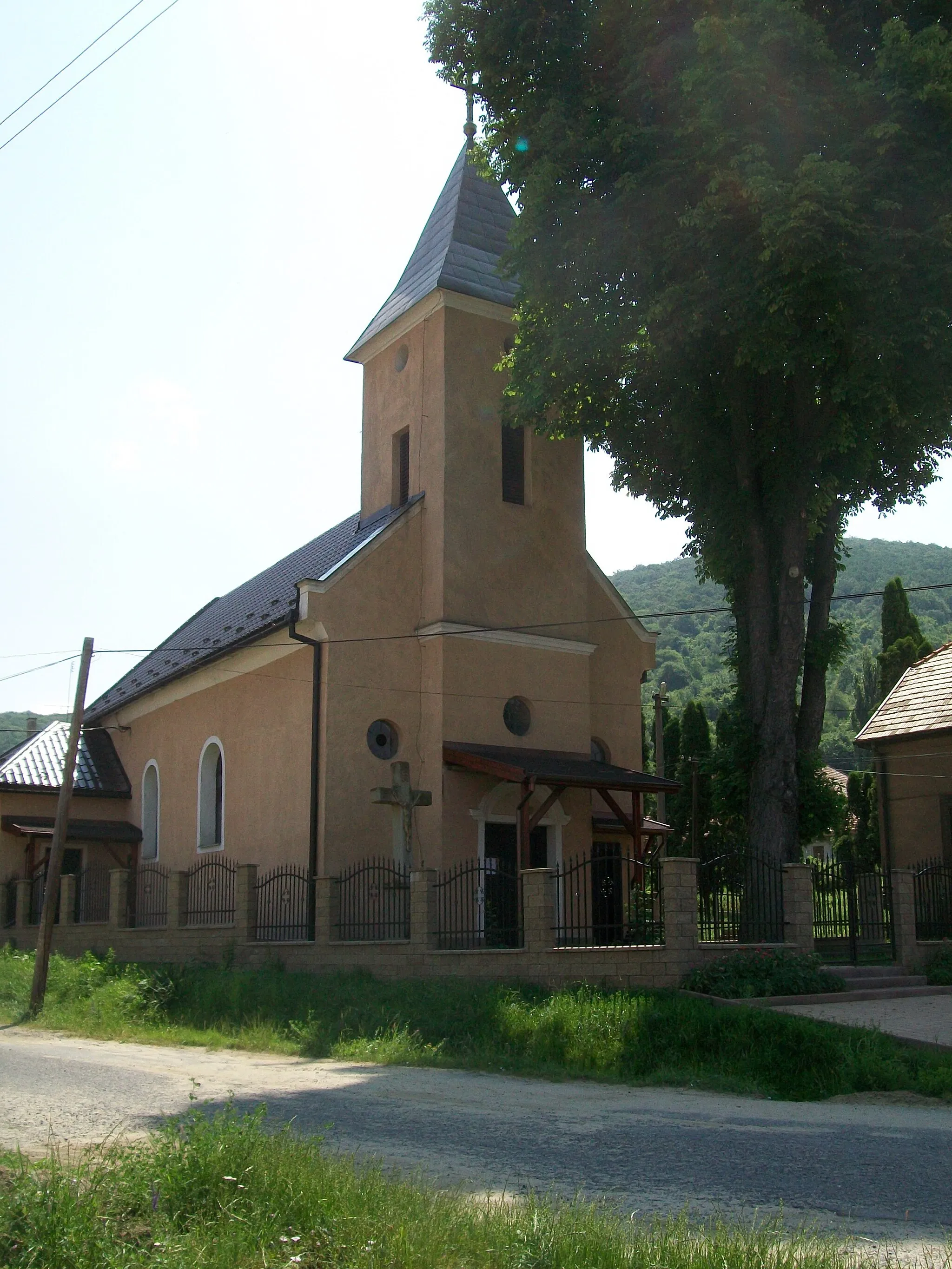 Photo showing: Rímskokatolícky Kostol Nanebovstúpenia Pána v Beline (okr. Lučenec)