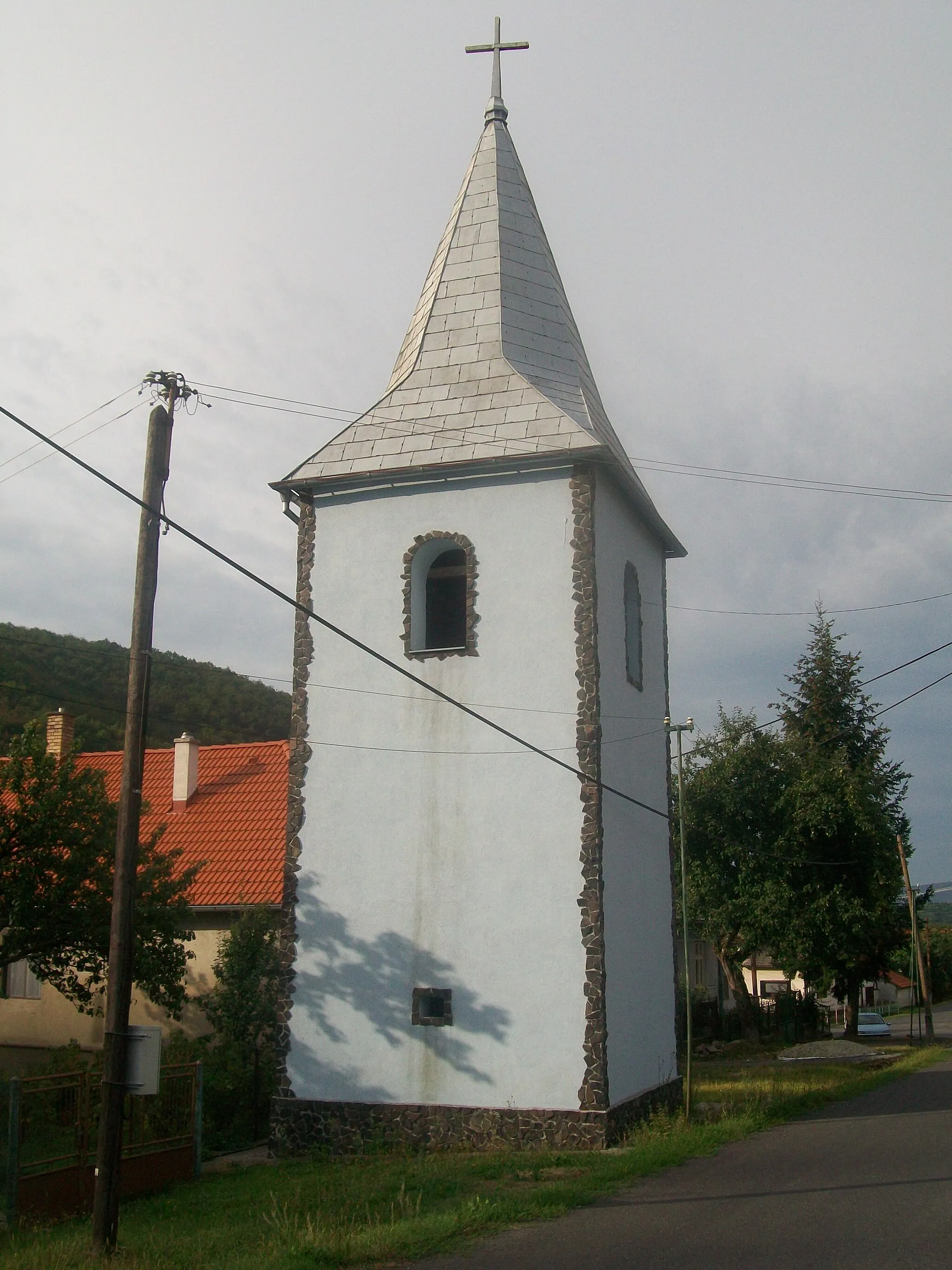 Photo showing: Belfry in the village Kotmanová