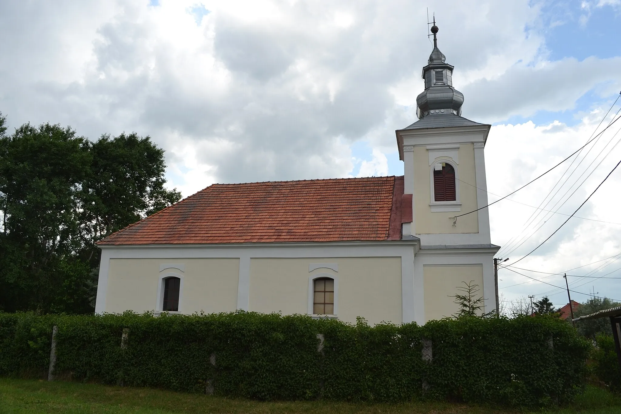 Photo showing: Reformed Church and wall in the Vieska nad Blhom