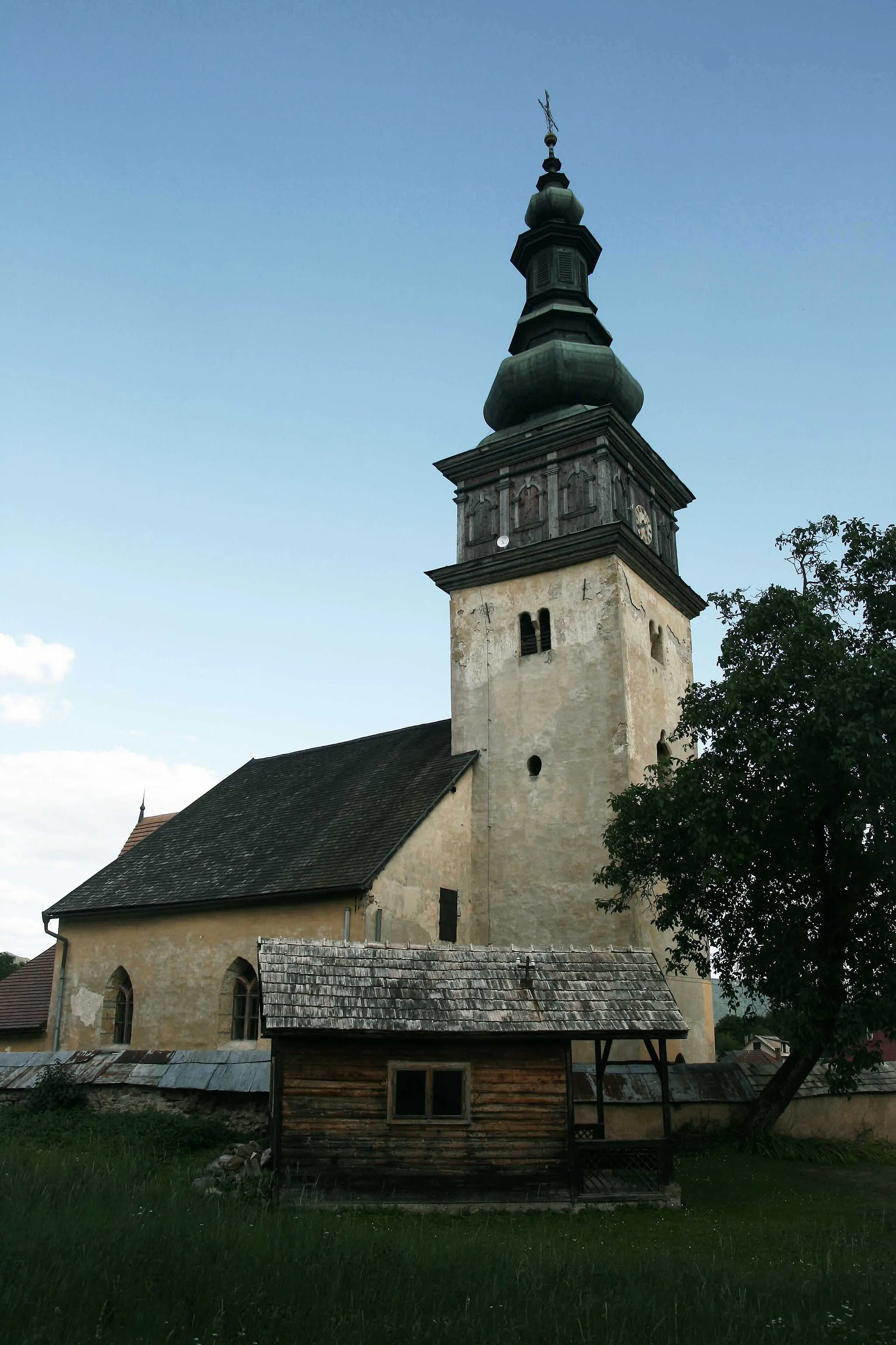 Photo showing: Romanesque-gothic Lutheran Church in Ochtiná, Slovakia.