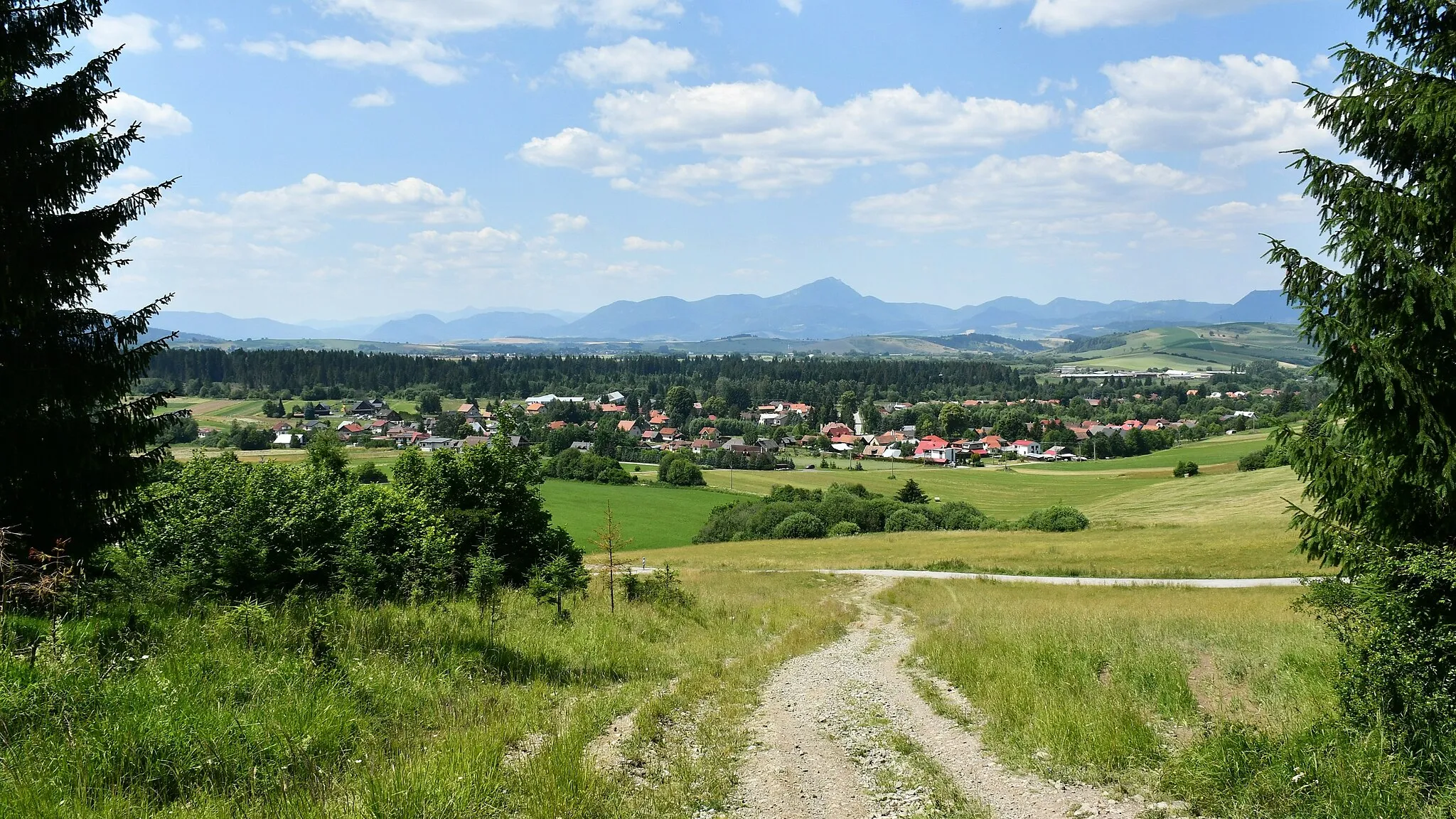 Photo showing: Lazisko, okres Liptovský Mikuláš - pohľad na obec, leto 2023