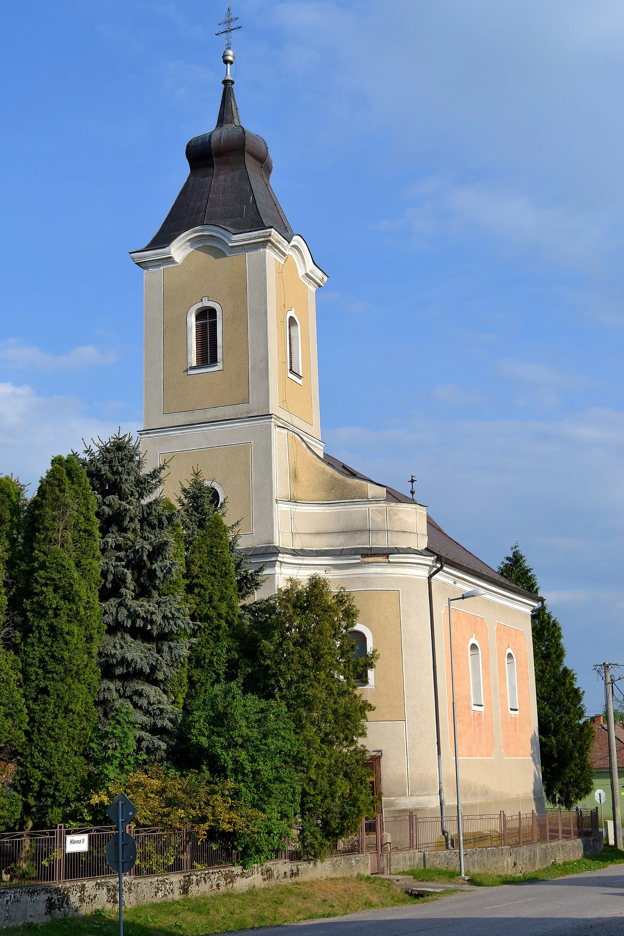 Photo showing: Kostol svätého Jána Nepomuckého v miestnej časti Beladíc - Veľkých Chrašťanoch