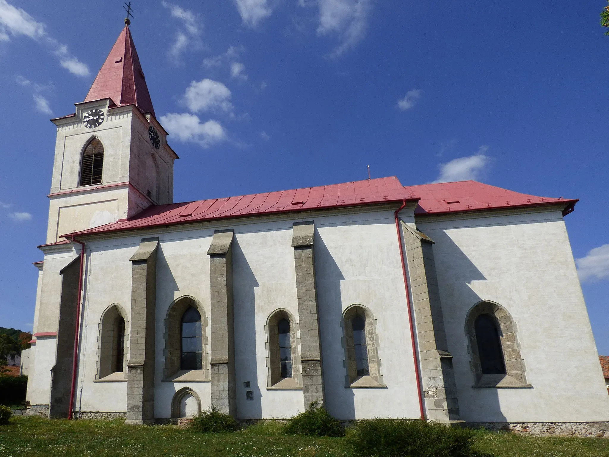 Photo showing: Exteriér kostola sv. Mikuláša v Pukanci