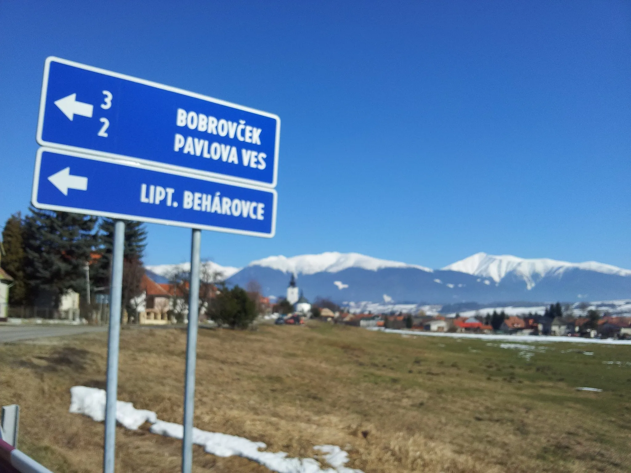 Photo showing: On the way from Liptovsky Mikulas to Bobrovec, you will see the direction