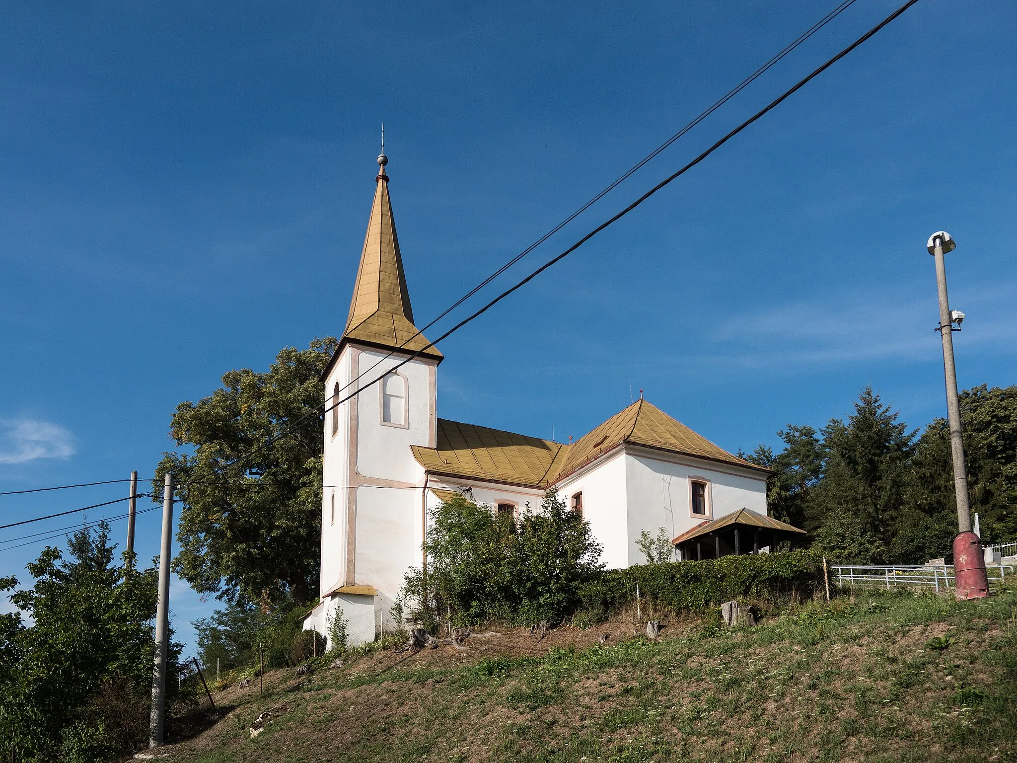 Photo showing: Lutheran church in Kalinovo, Slovakia, romanesque building from the first half of the 13th century.