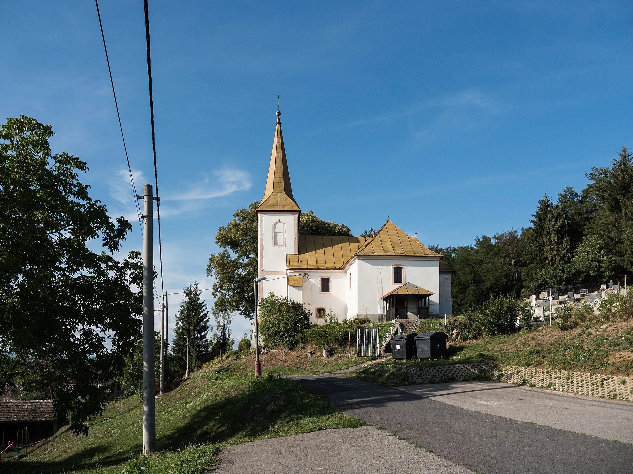 Photo showing: Lutheran church in Kalinovo, Slovakia, romanesque building from the first half of the 13th century.