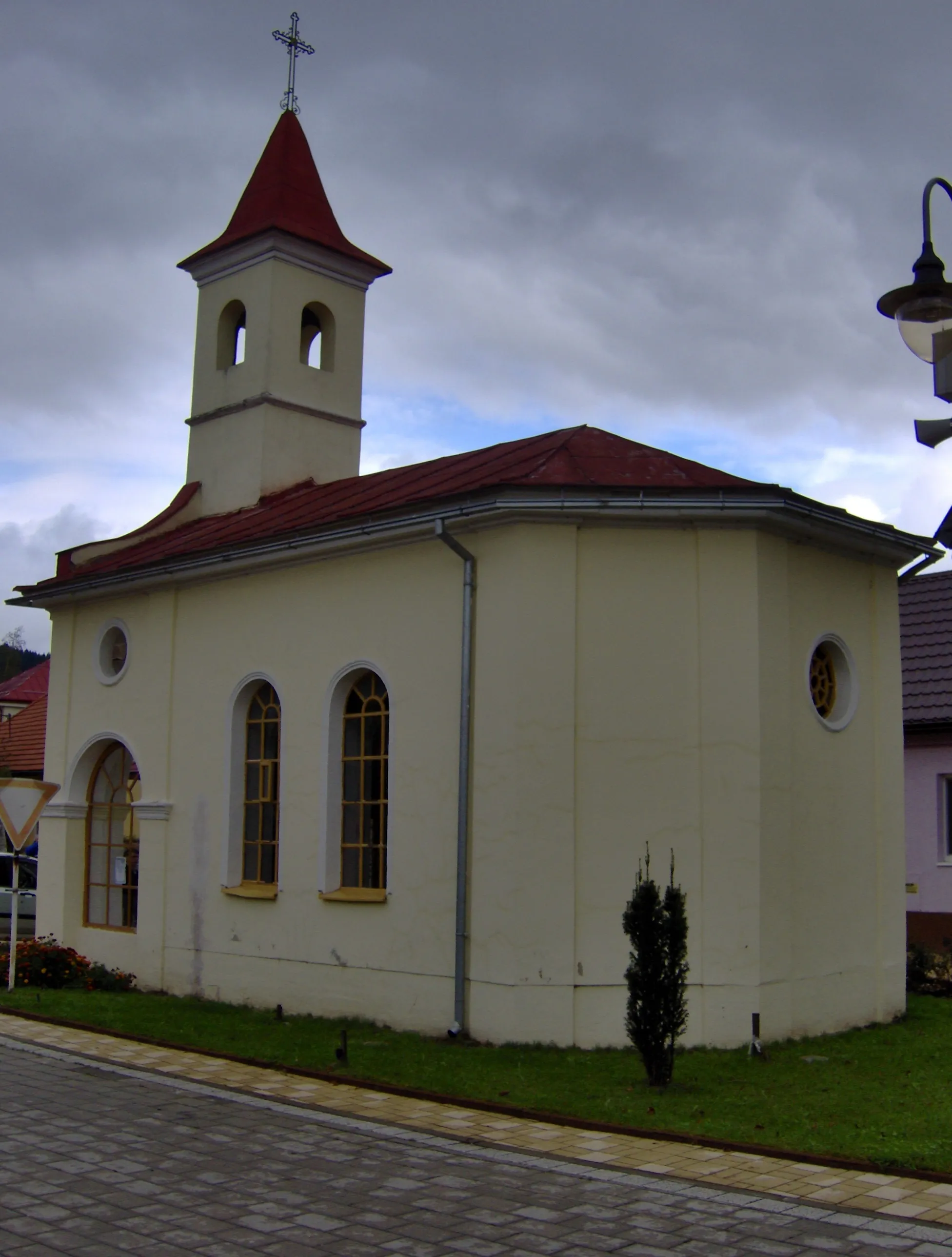 Photo showing: Horný Hričov, chapel , 1899