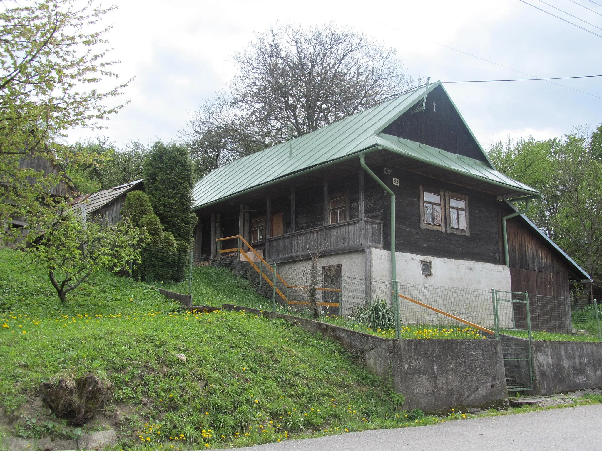 Photo showing: Wooden house in Kostolec