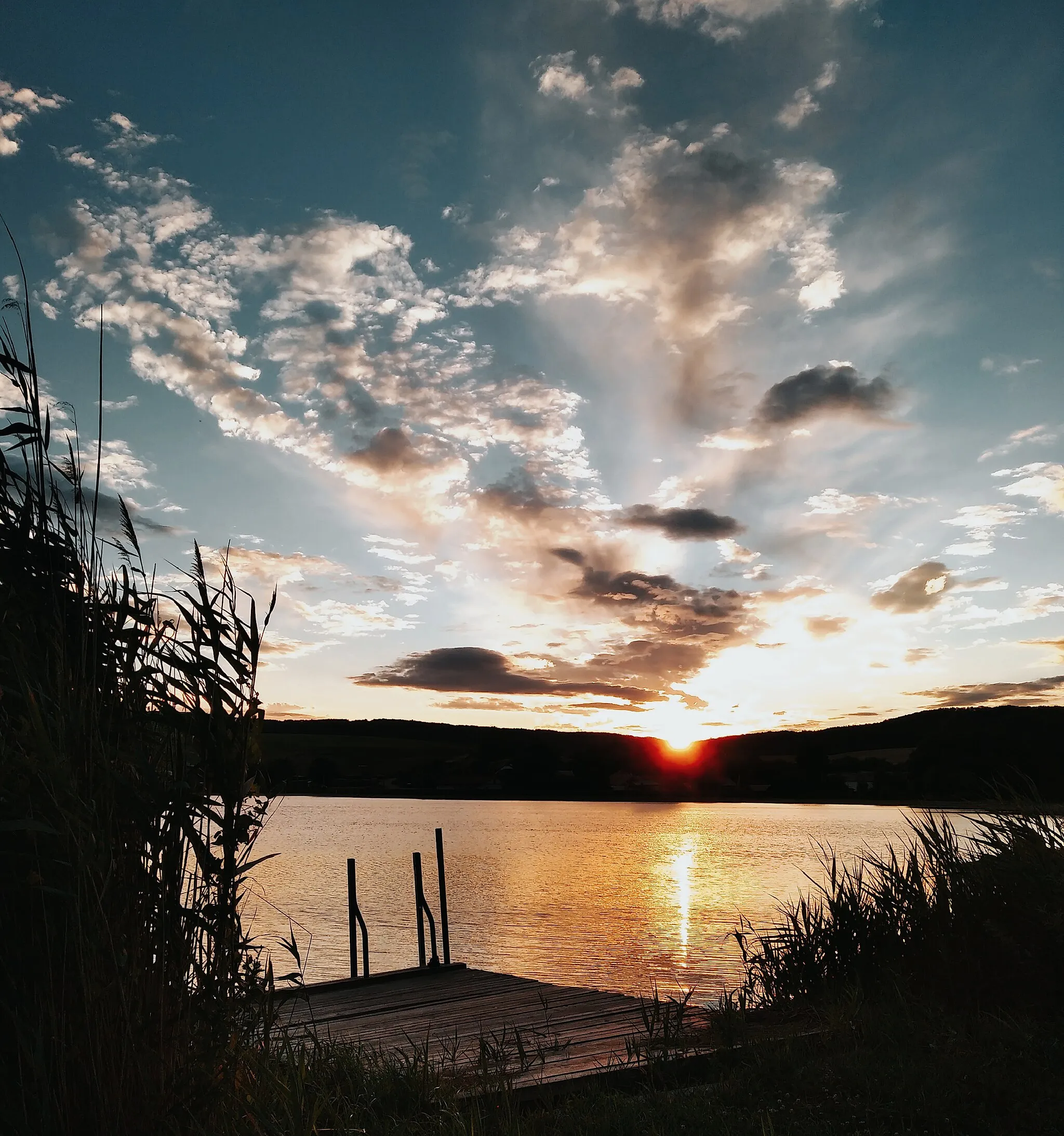 Photo showing: Sunset over Holý Vrch (426 m above sea level)