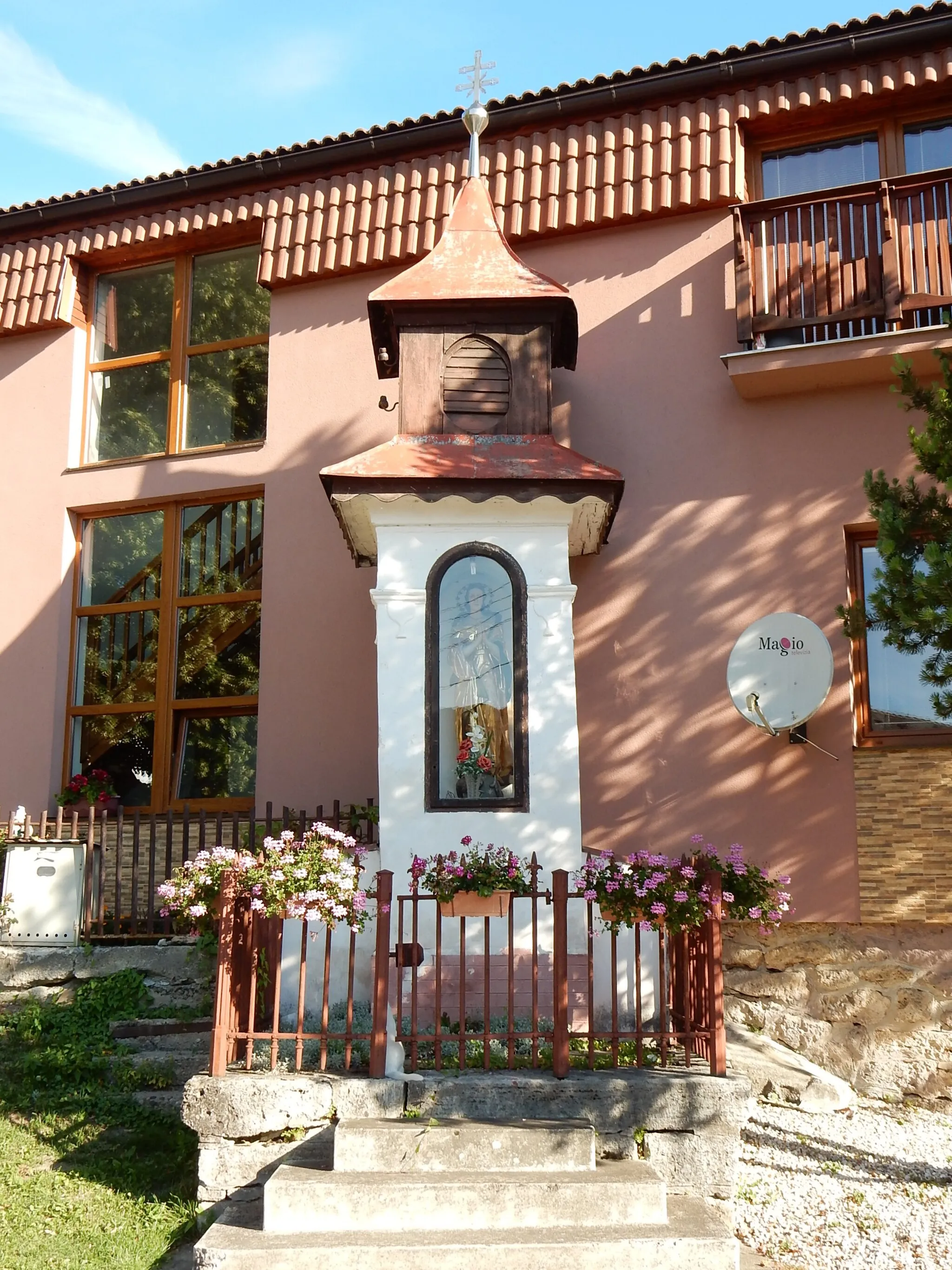 Photo showing: Liptovská Teplá, okres Ružomberok - kaplnka pri kostole sv. Filipa a Jakuba