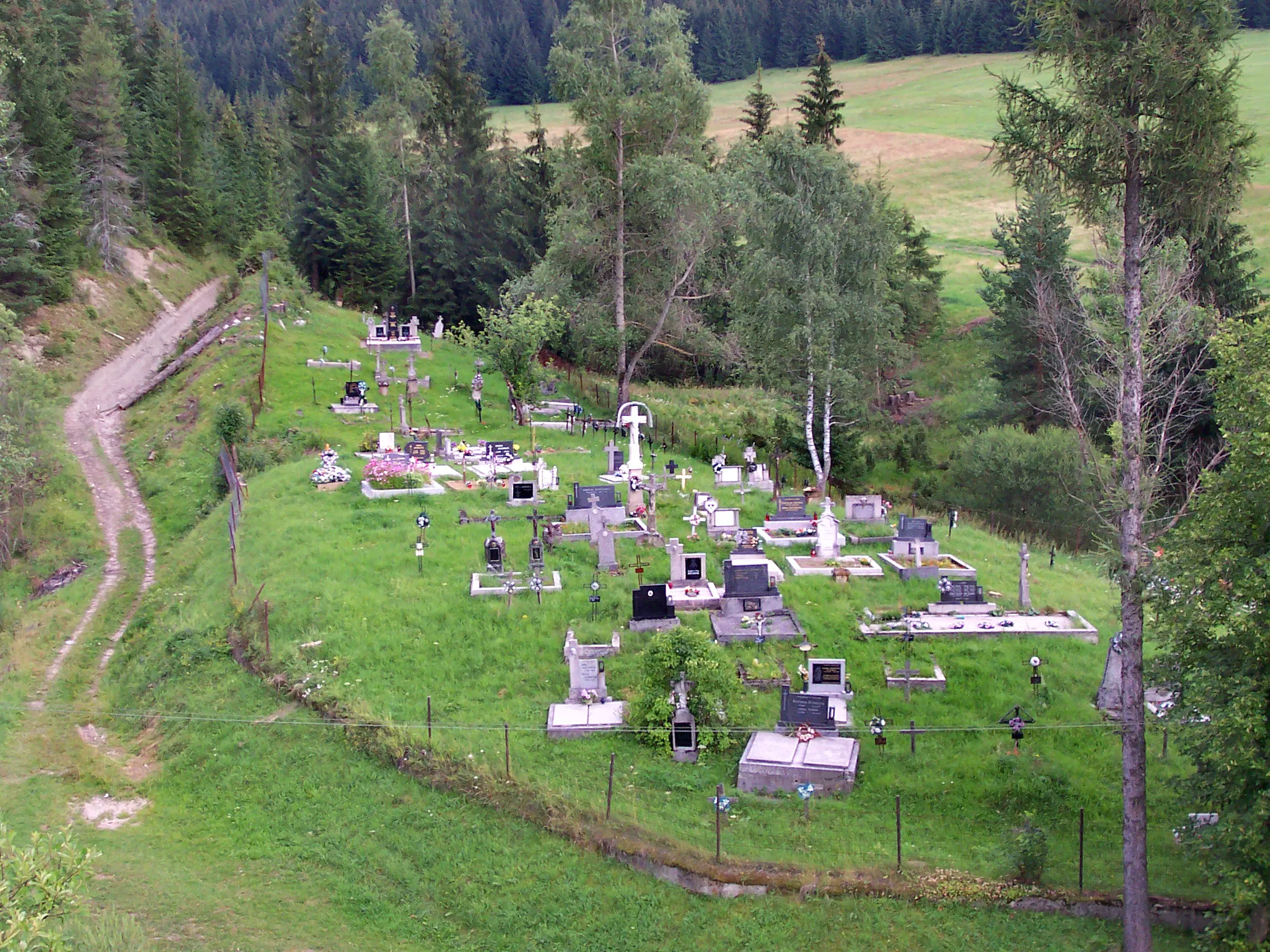 Photo showing: Cemetery at Huty village. Orava, Slovakia