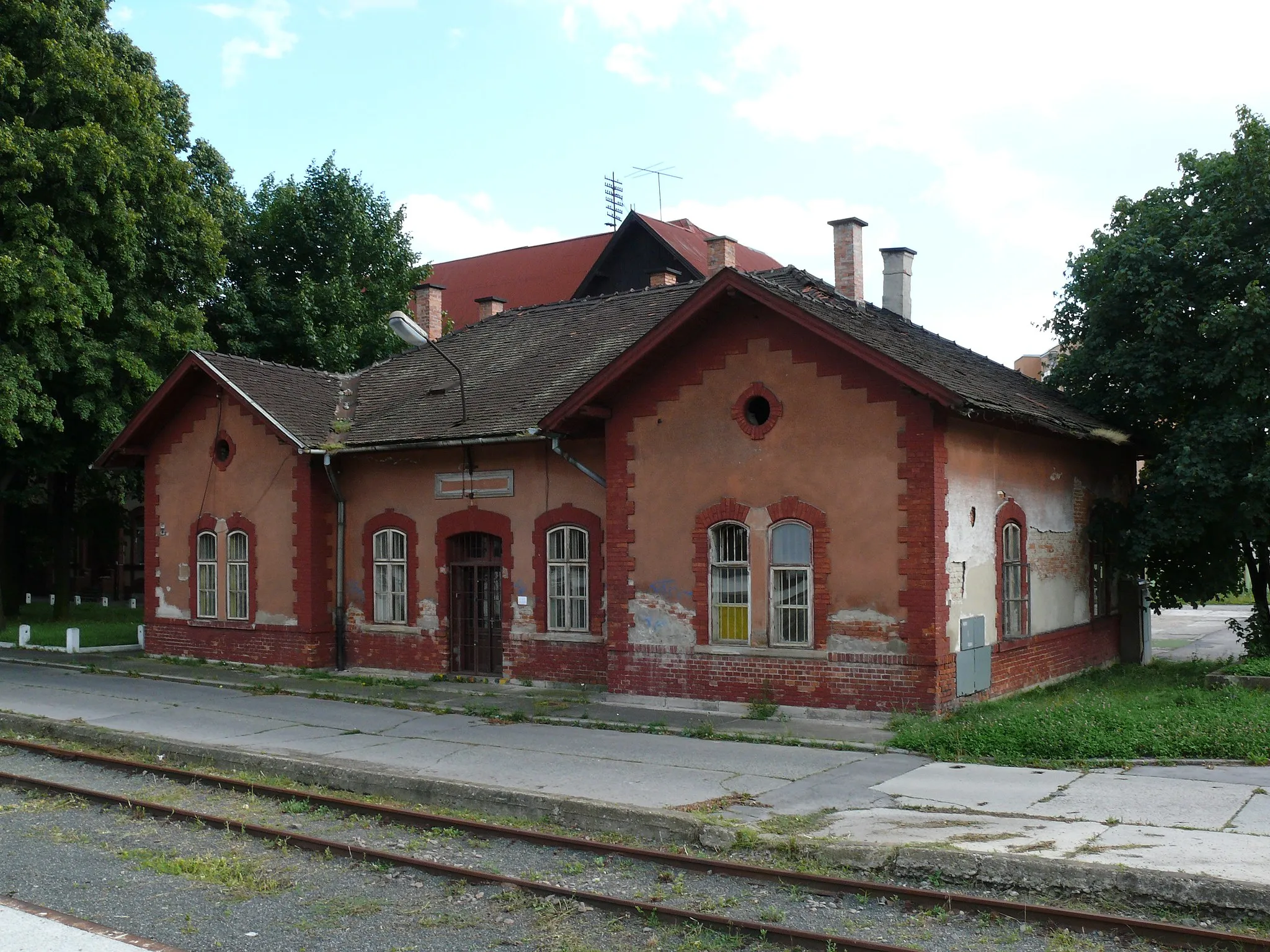 Photo showing: The old building of former cargo cash desk belong to the train station Vrútky, Slovakia.