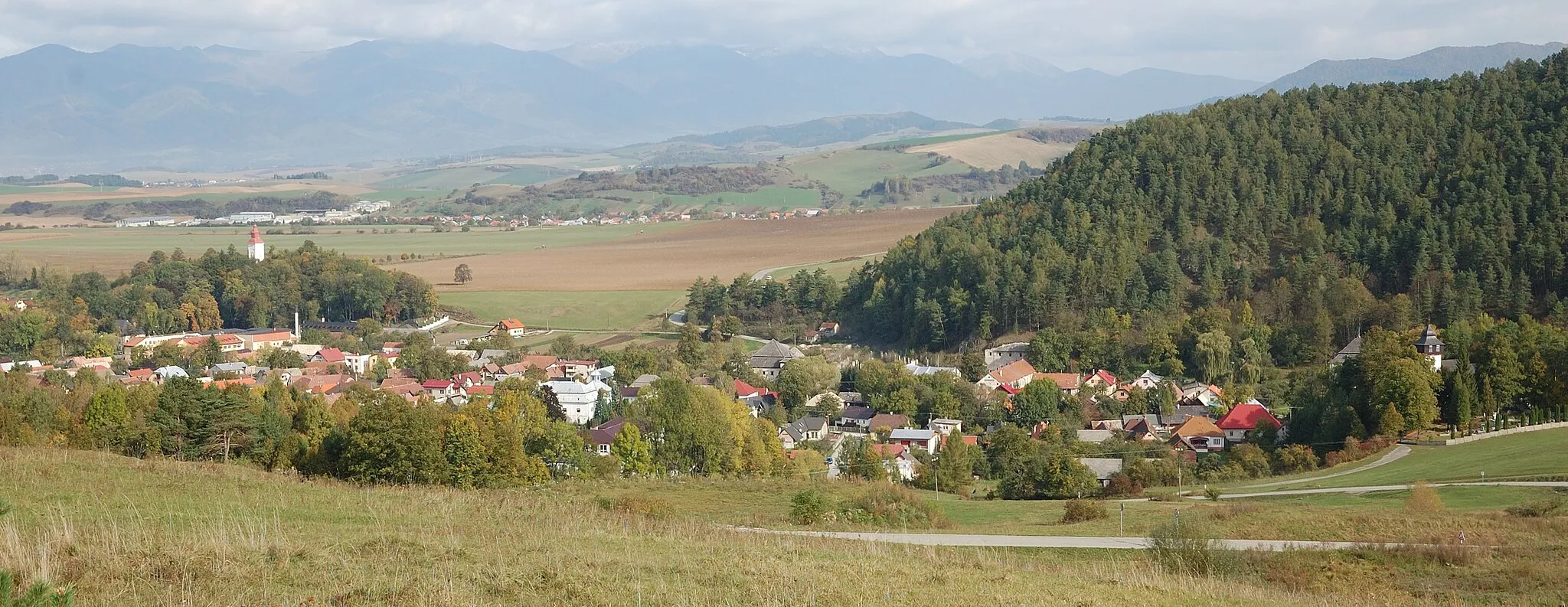 Photo showing: Necpaly - pohľad z juhu