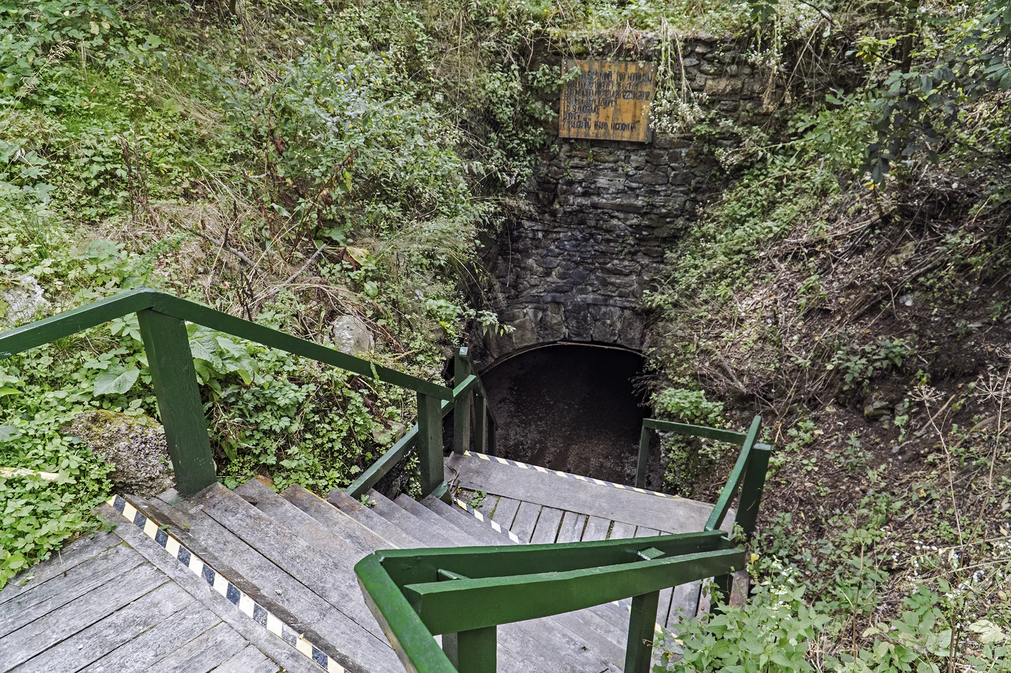 Photo showing: Vstup do Slavošovského tunela zo Slavošovskej strany