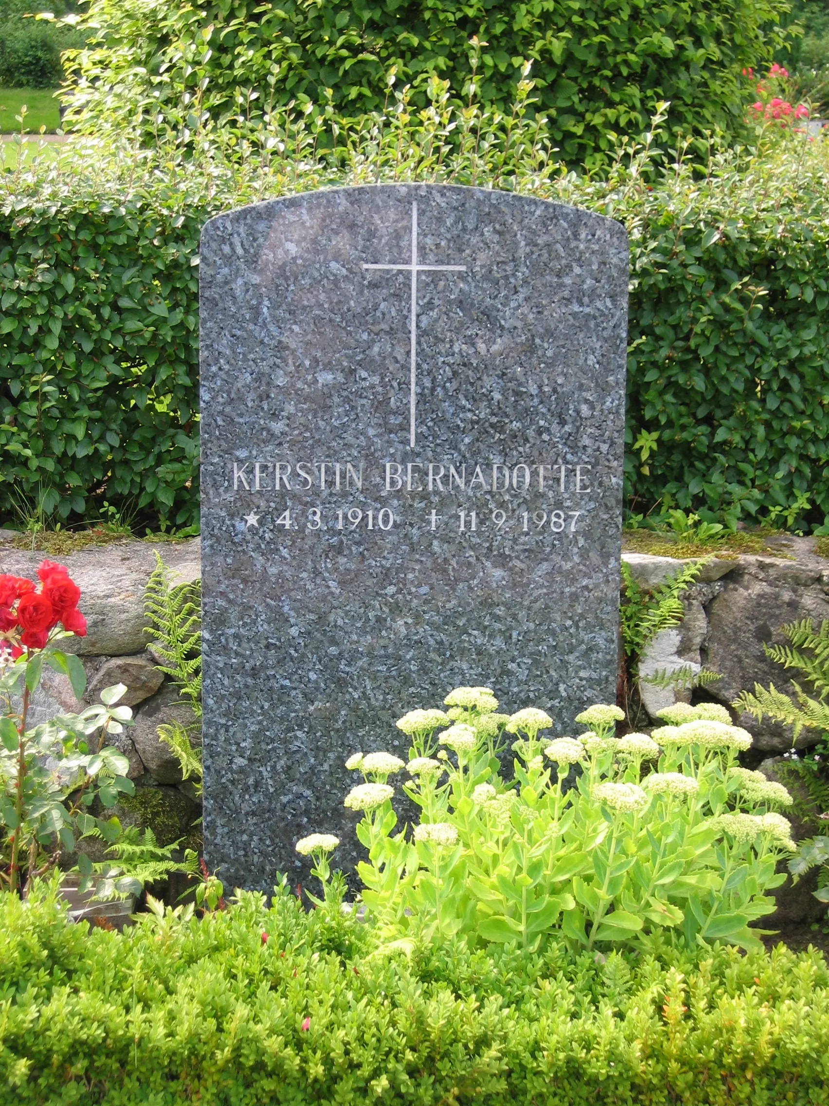 Photo showing: sv:Kerstin Bernadotte's (1910-1987) grave in en:Båstad. Photo from 2009.