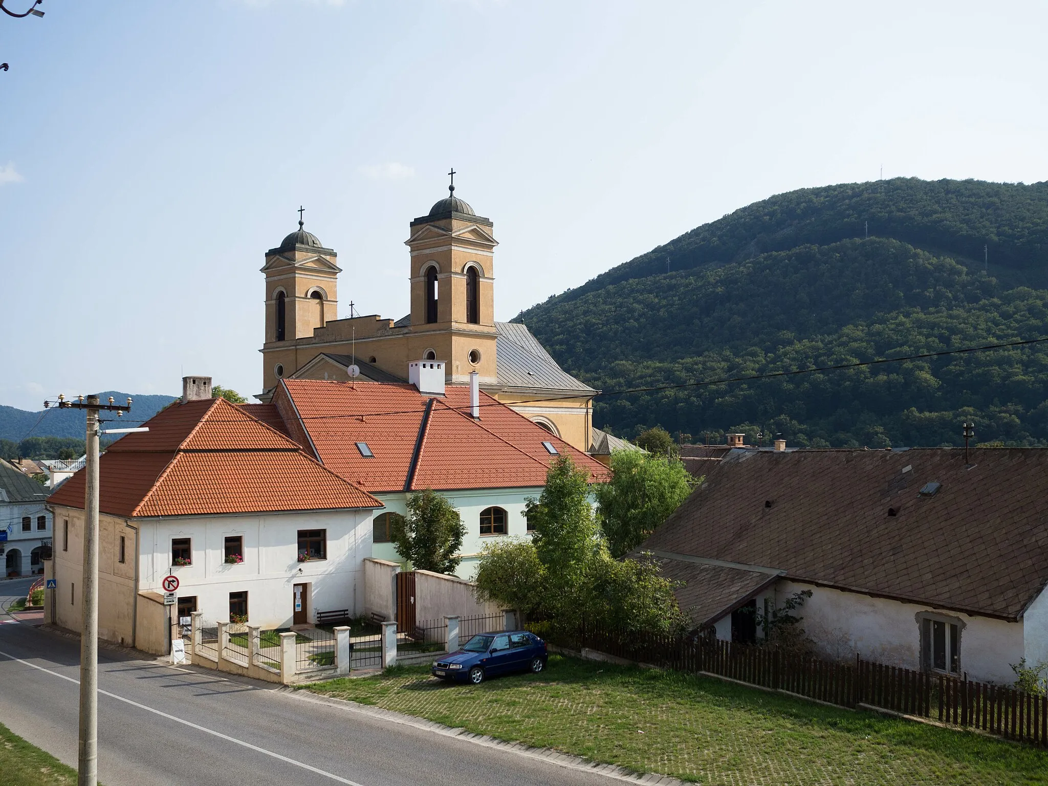 Photo showing: St. Peter and Paul Roman Catholic Church in Jelšava, Slovakia.