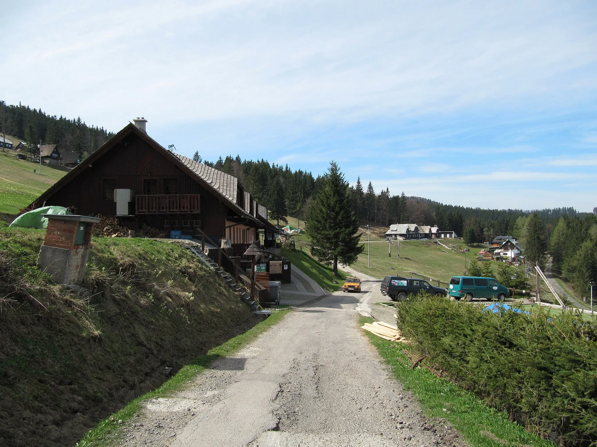 Photo showing: Makov, okres Čadca, Slovensko. Osada a lyžařské středisko Kasárne.