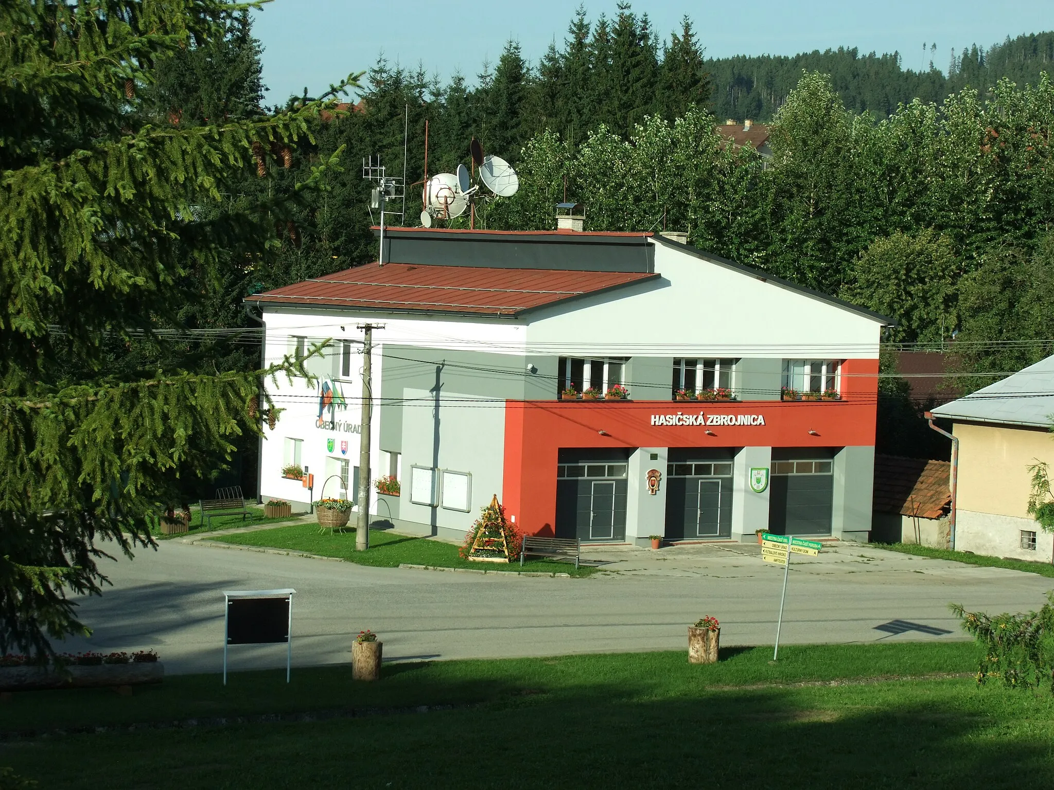 Photo showing: The Municipal office and the fire station Oravská Poruba, Slovakia.