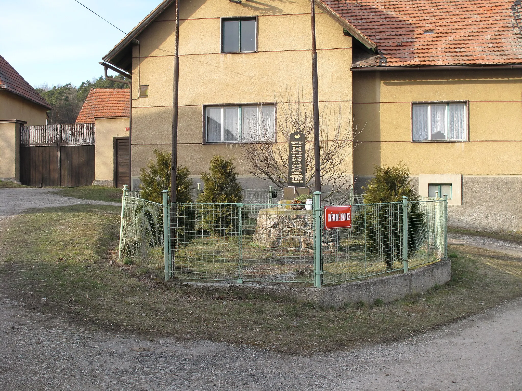 Photo showing: World War memorial in Běleč village (Liteň municipality, Beroun District, Czech Republic.