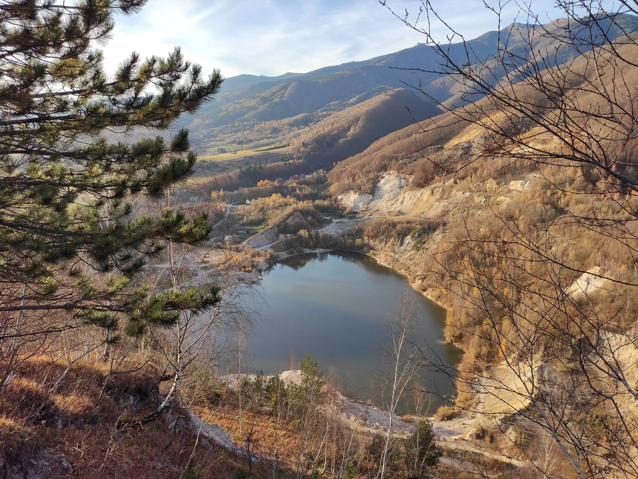 Photo showing: Kopec Malá Fatra, výhled na Kral'ovanské jezero, Kral'ovany, okres Dolný Kubín, Slovakia