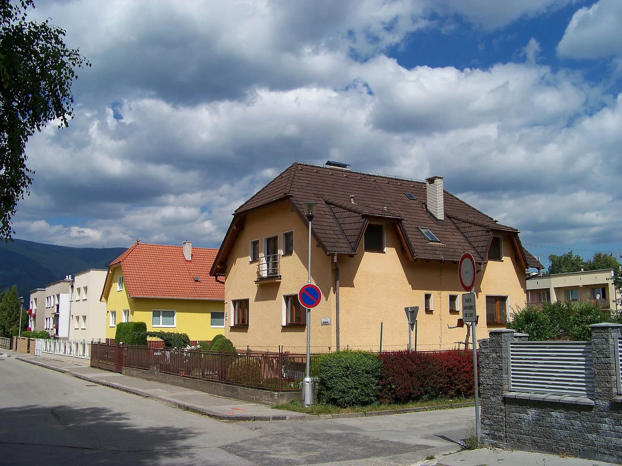 Photo showing: Housing estate Jahodniky, Benkova street