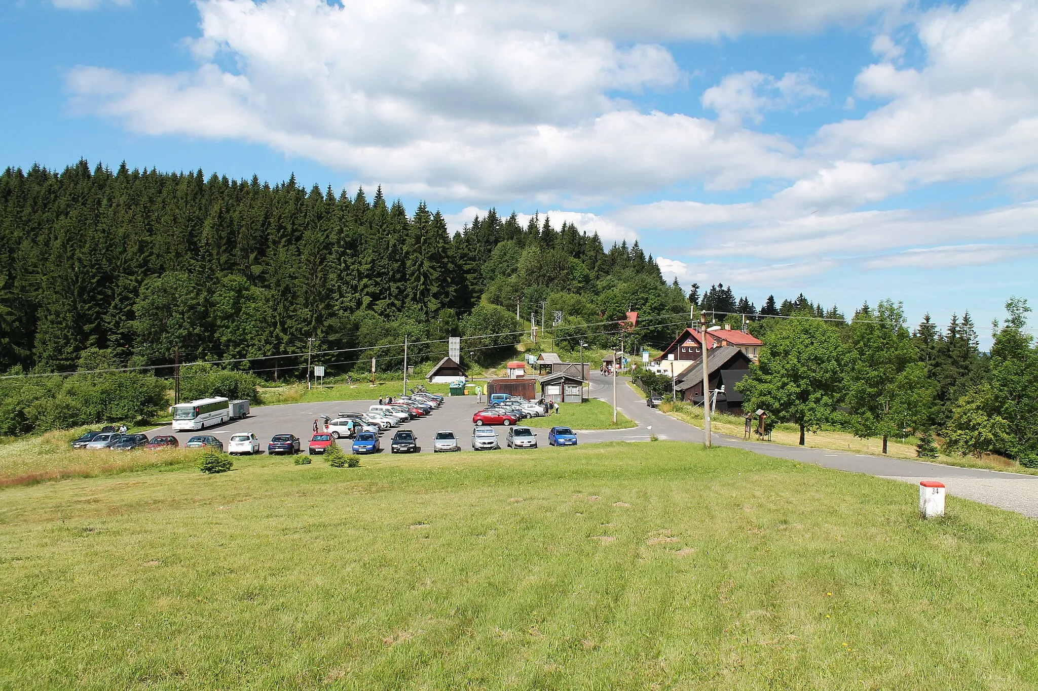 Photo showing: Bumbálka saddle: Vrbiniarovci, Makov, Čadca District, Slovakia / Bumbálka, Bílá, Frýdek-Místek District, Czech Republic