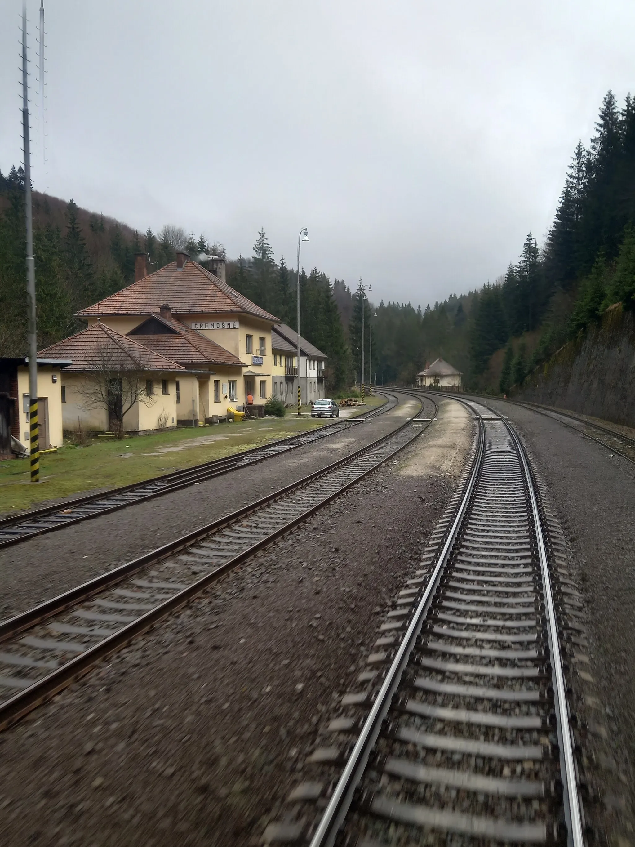 Photo showing: Čremošné railway station in Slovakia