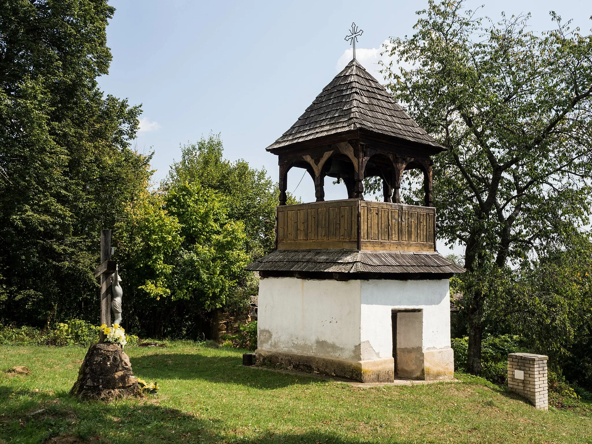 Photo showing: Belfry ot the Holy Trinity Church from 13th century in Rákoš, Slovakia.