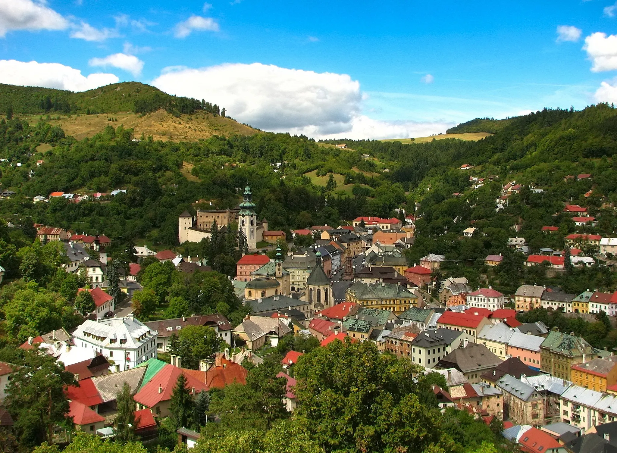 Photo showing: widok z Nowego Zamku w Bańskiej Szczawnicy na historyczne centrum miasta, z lewej Paradajs (właściwie Malý Paradajs), z prawej Glanzenberg