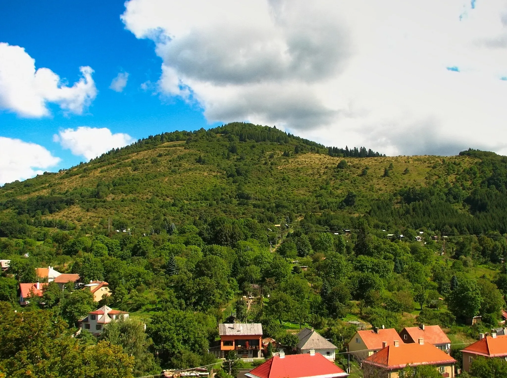 Photo showing: Krahuľský vrch, widok z Kremnicy, z wieży kościoła św. Katarzyny