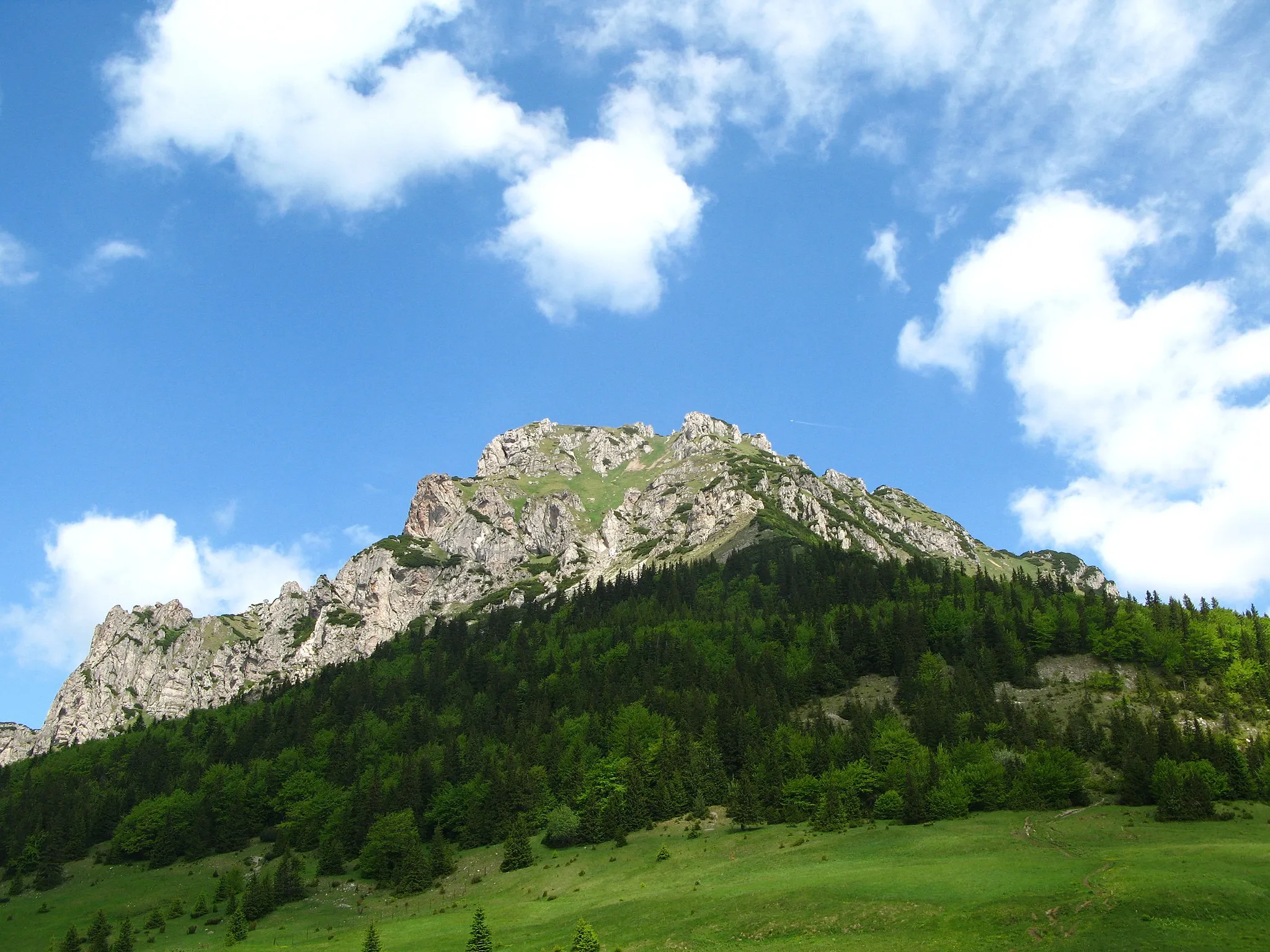 Photo showing: Velký Rozsutec from Medziholie, Malá Fatra