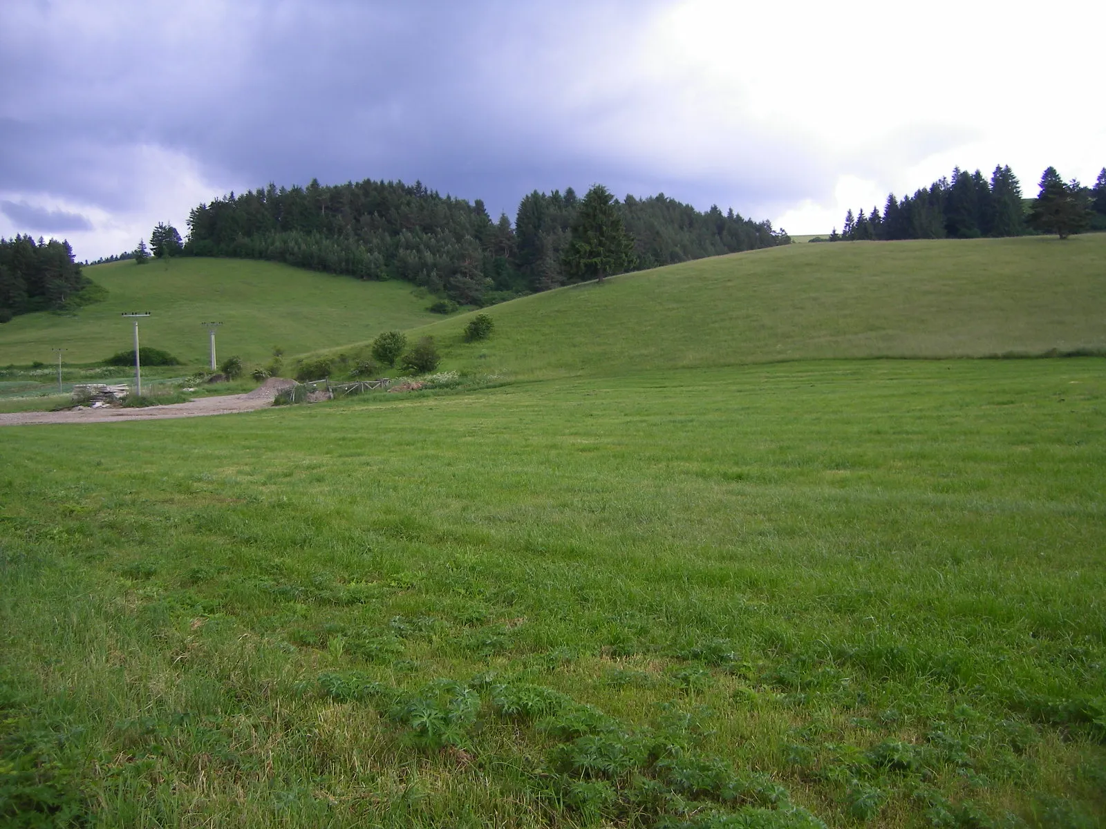 Photo showing: Sklabiňa - Landscape near the village