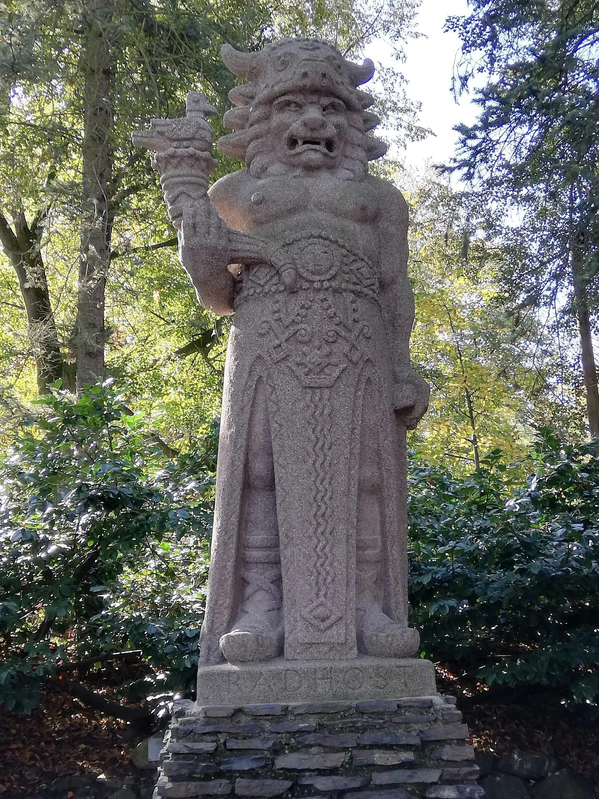 Photo showing: Statue of Slavic god Radegast in the Prague Zoo, Czech Republic. Author of the statue: sculptor Albín Polášek; year of completion: 1929/1931; material: artificial stone with granite grit and iron insert; height: 3.2 m; weight: 1400 kg; The statue is hollow.