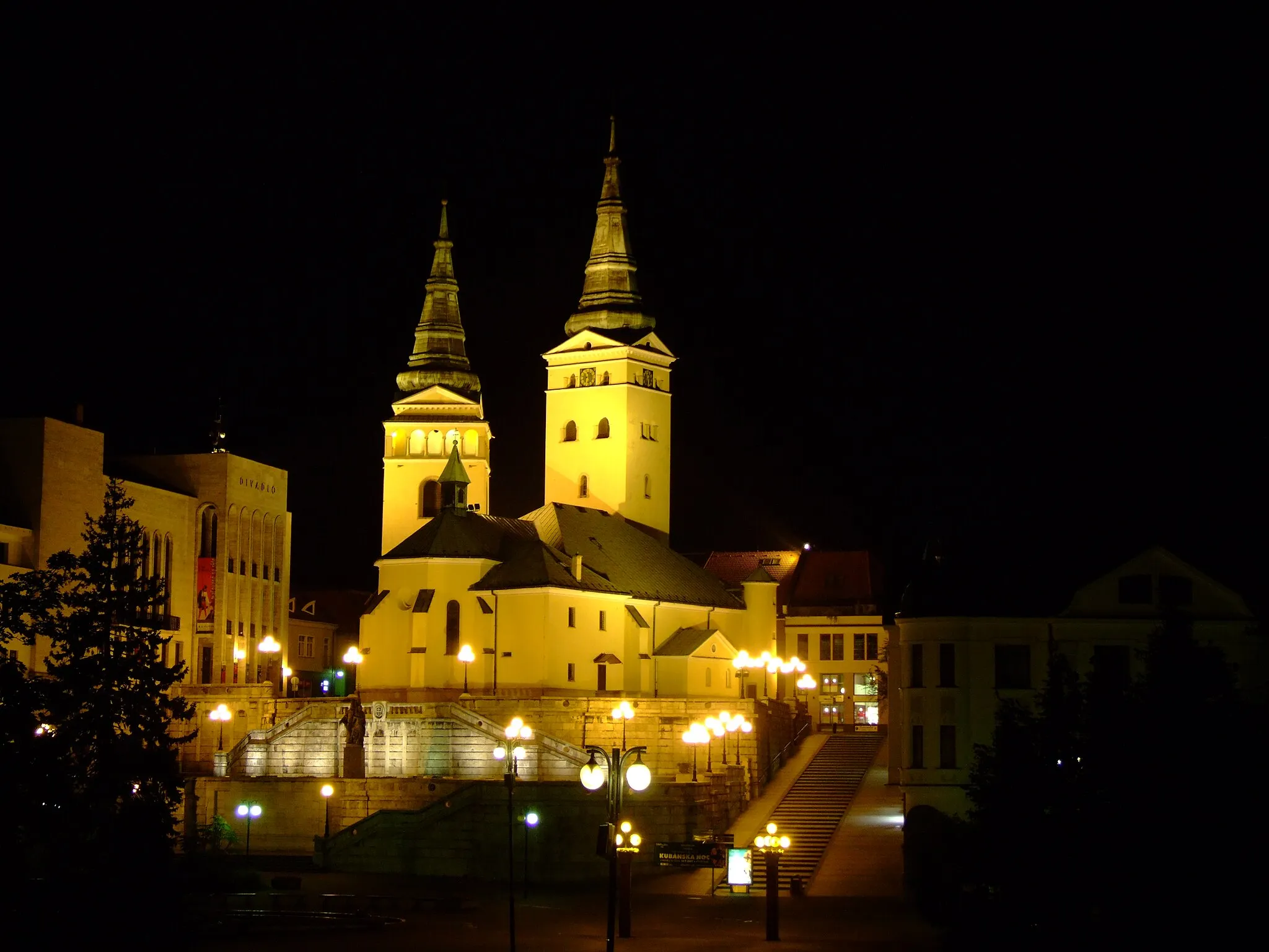 Photo showing: A view from our hotel window. It took us some time to find a nice, reasonably priced hotel, but the search was worth it.