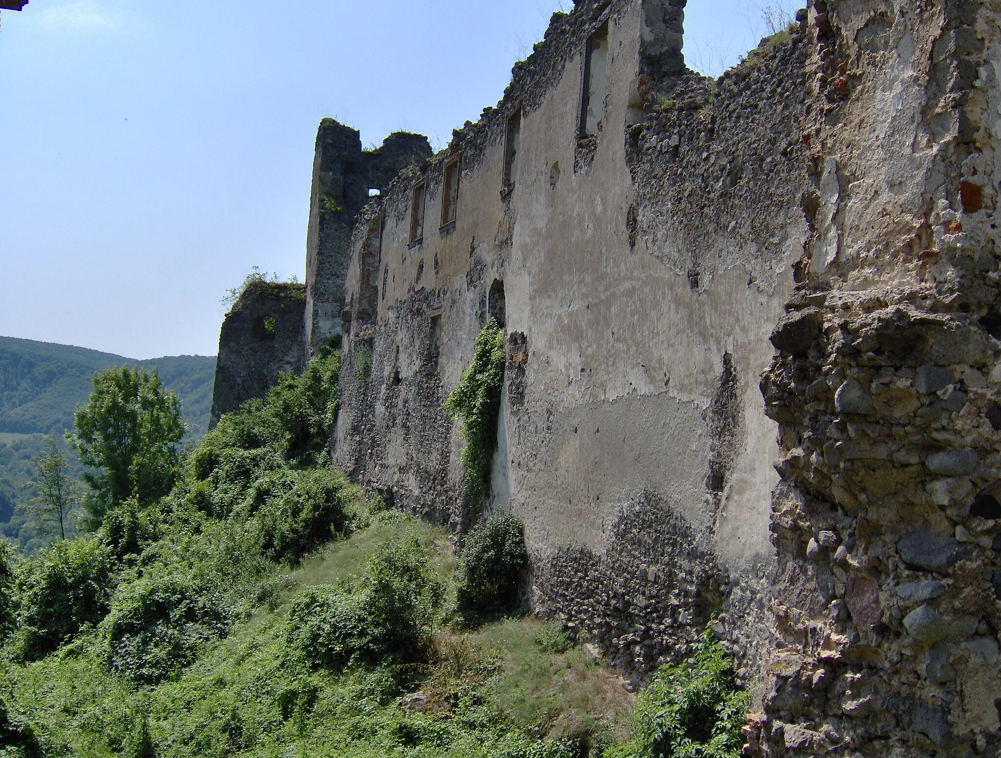 Photo showing: Tower in Čabraď Castle in Slovakia,east, Krupina District