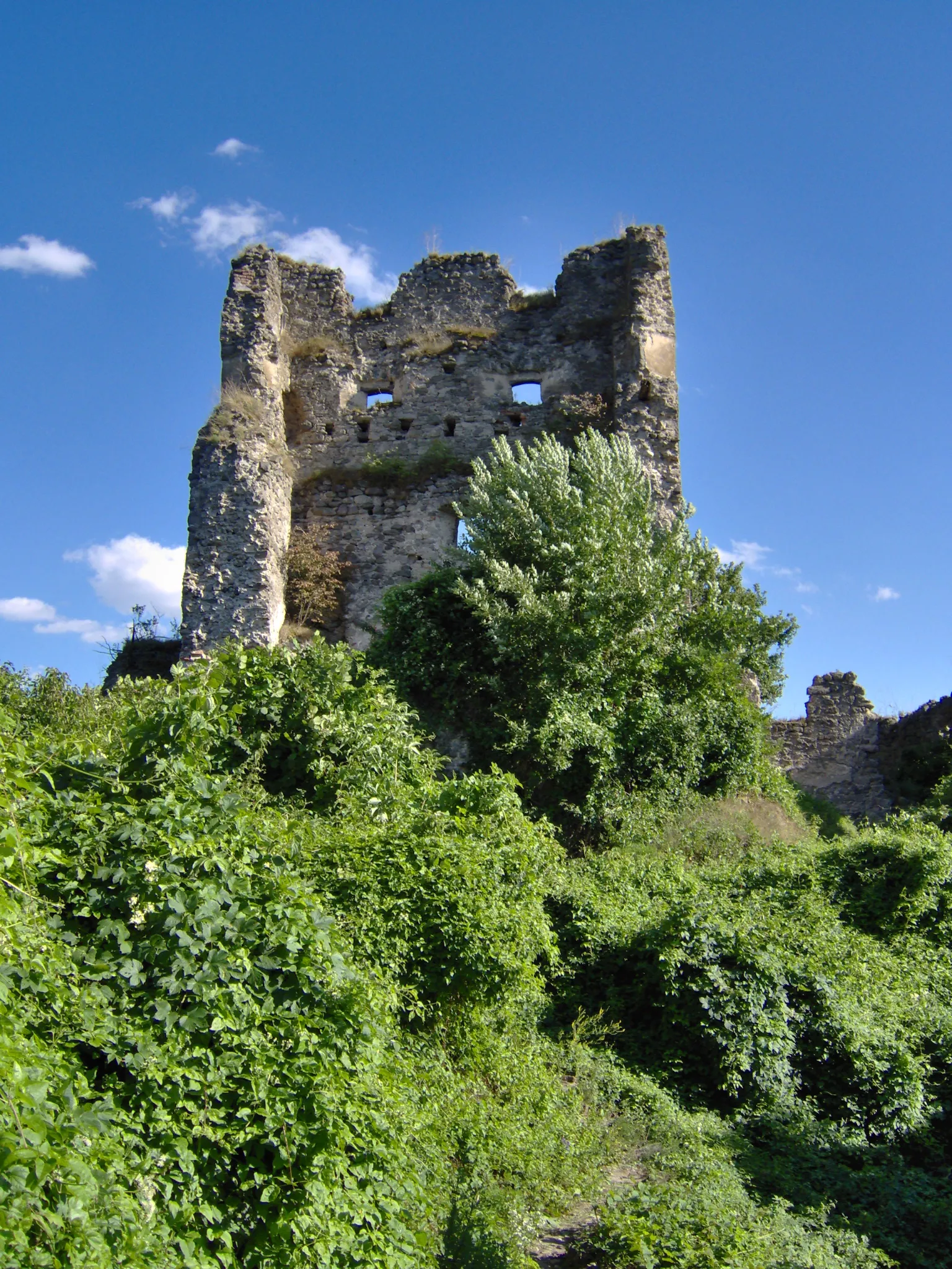 Photo showing: Tower in Čabraď Castle in Slovakia, Krupina District