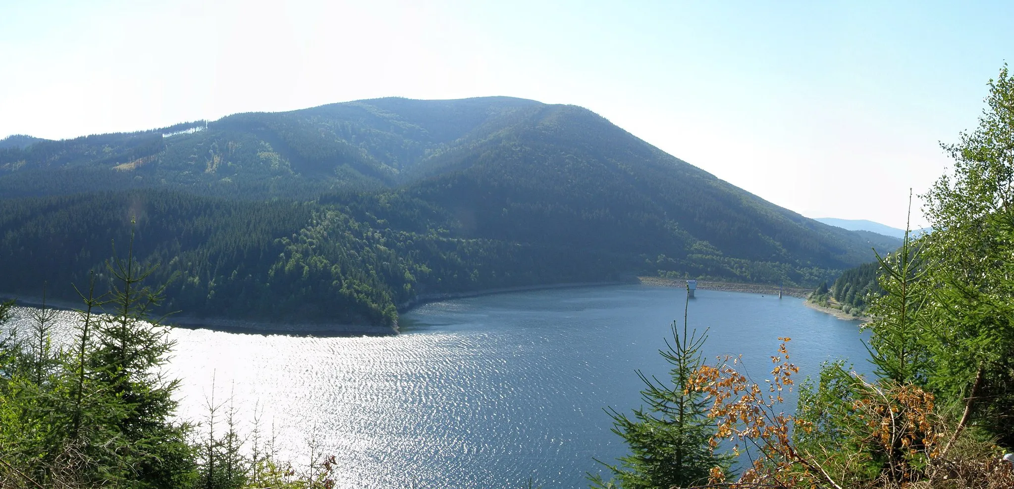 Photo showing: Šance Reservoir on the en:Ostravice River in the Moravian-Silesian Beskids, Czech republic