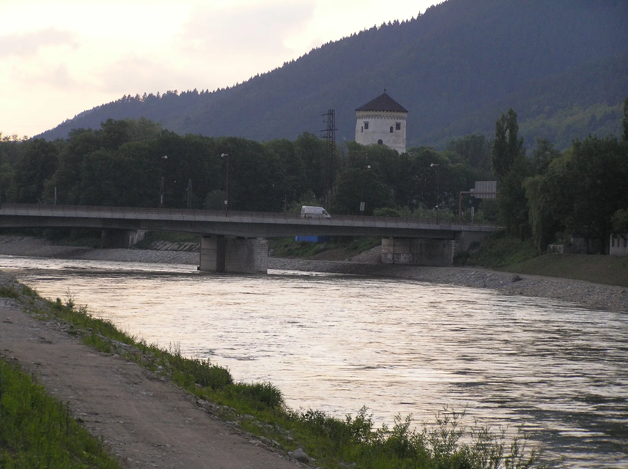 Photo showing: Koryto rieky Váh, Budatín
neďaleko mosta, Žilina