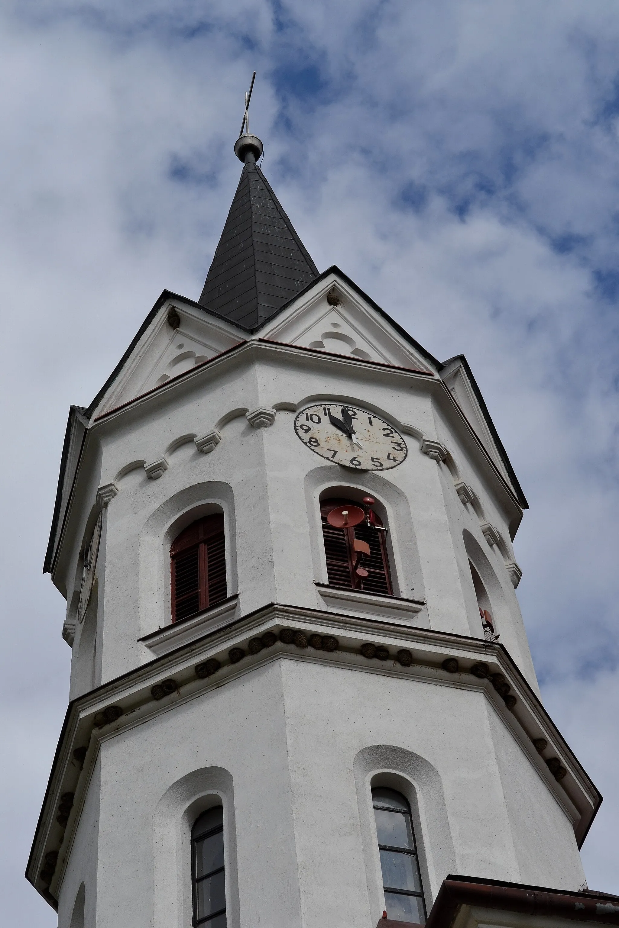 Photo showing: Stankovany (okr. Ružomberok), Kostol Božského Srdca Ježišovho; detail veže