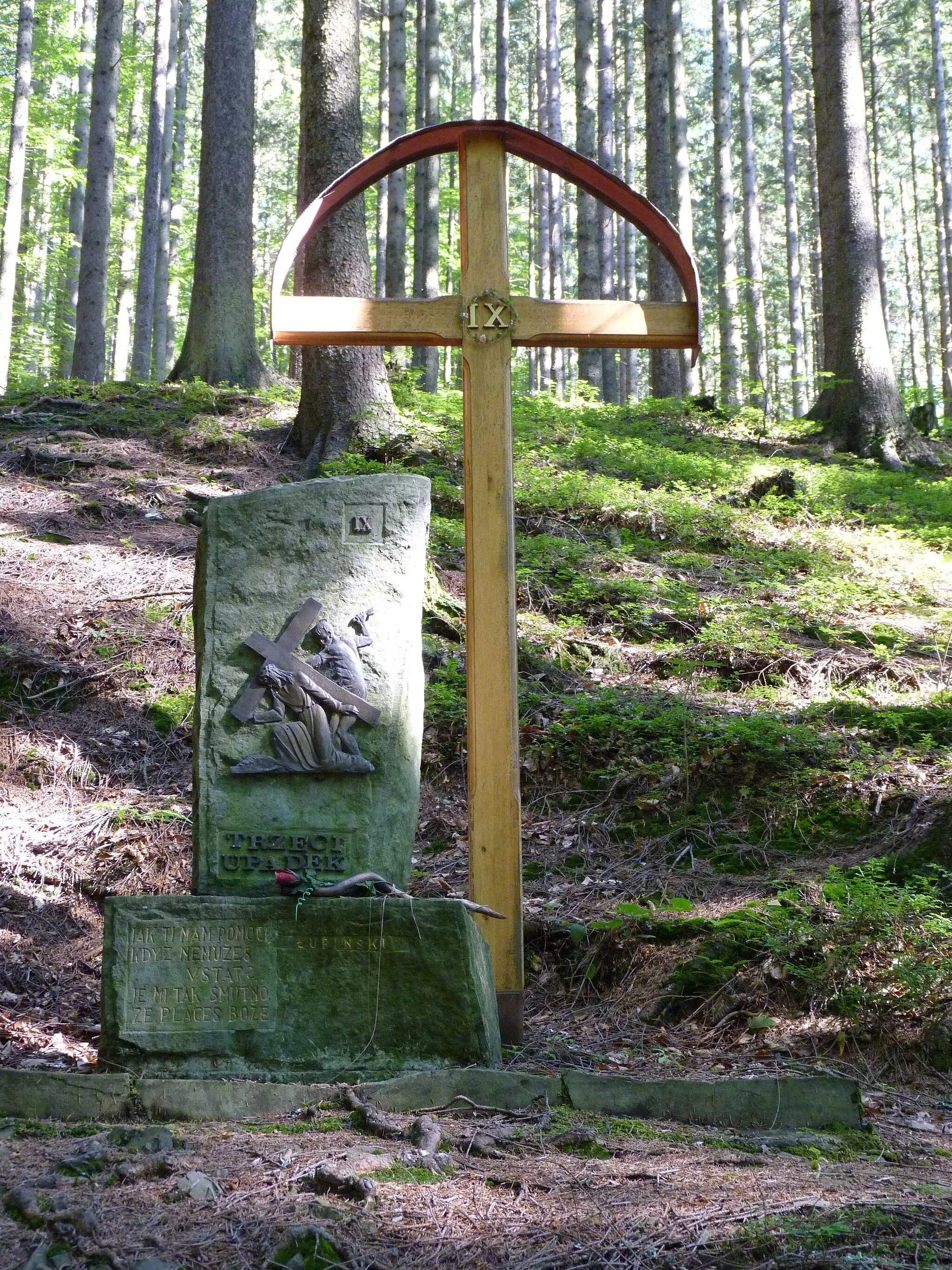 Photo showing: Stations of the Cross. Horni Lomna, Frydek-Mistek District, Moravian-Silesian Region, Czech Republic