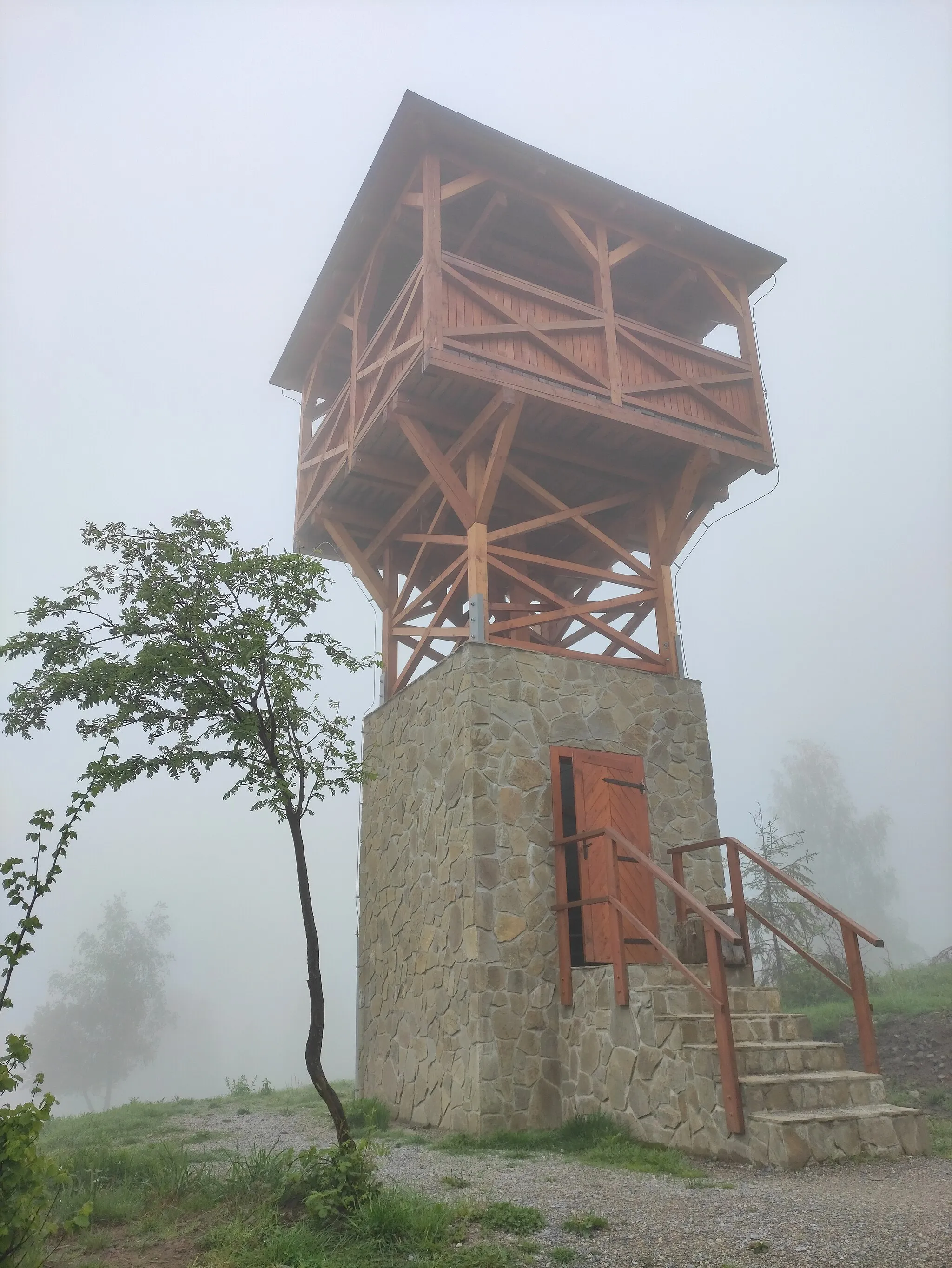 Photo showing: Rozhledna (rozhľadňa Surovina), Oščadnica, okres Čadca, Žilinský kraj, Kysucké Beskydy, Slovensko