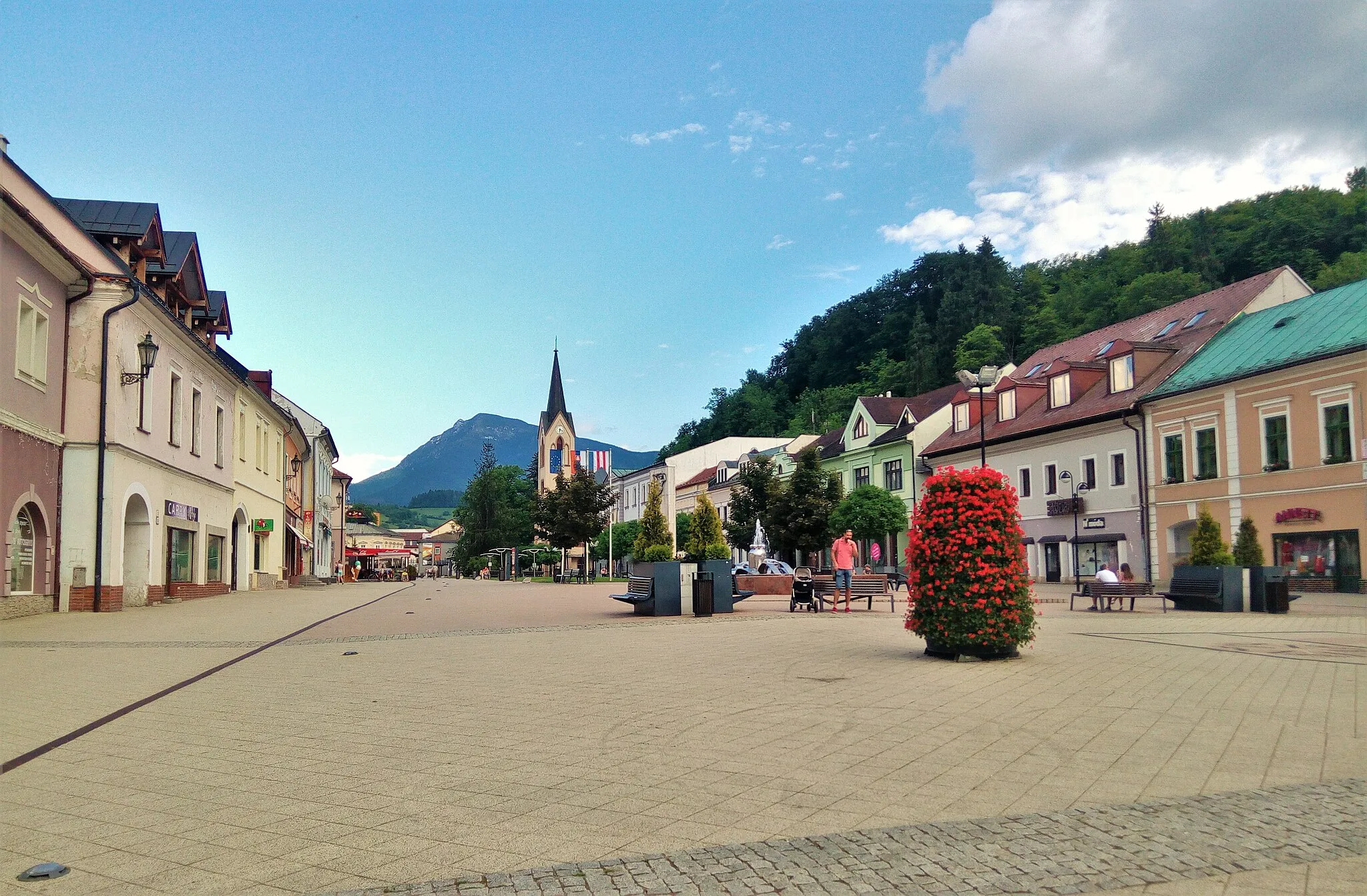 Photo showing: Main square (officially Hviezdoslav Square) in Dolný Kubín, Slovakia.