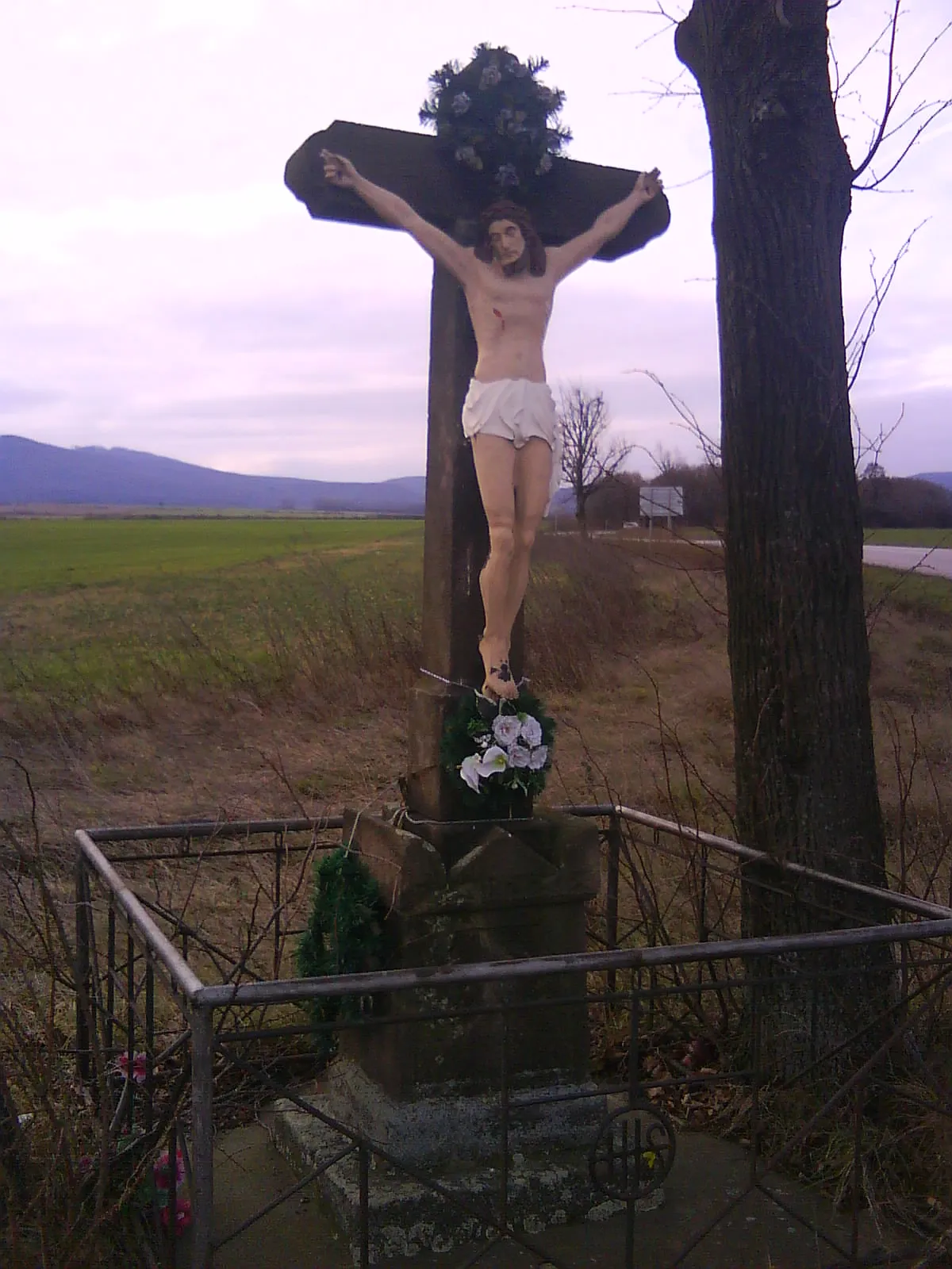 Photo showing: Stone cross near crossroads in Albinov, part of town Sečovce