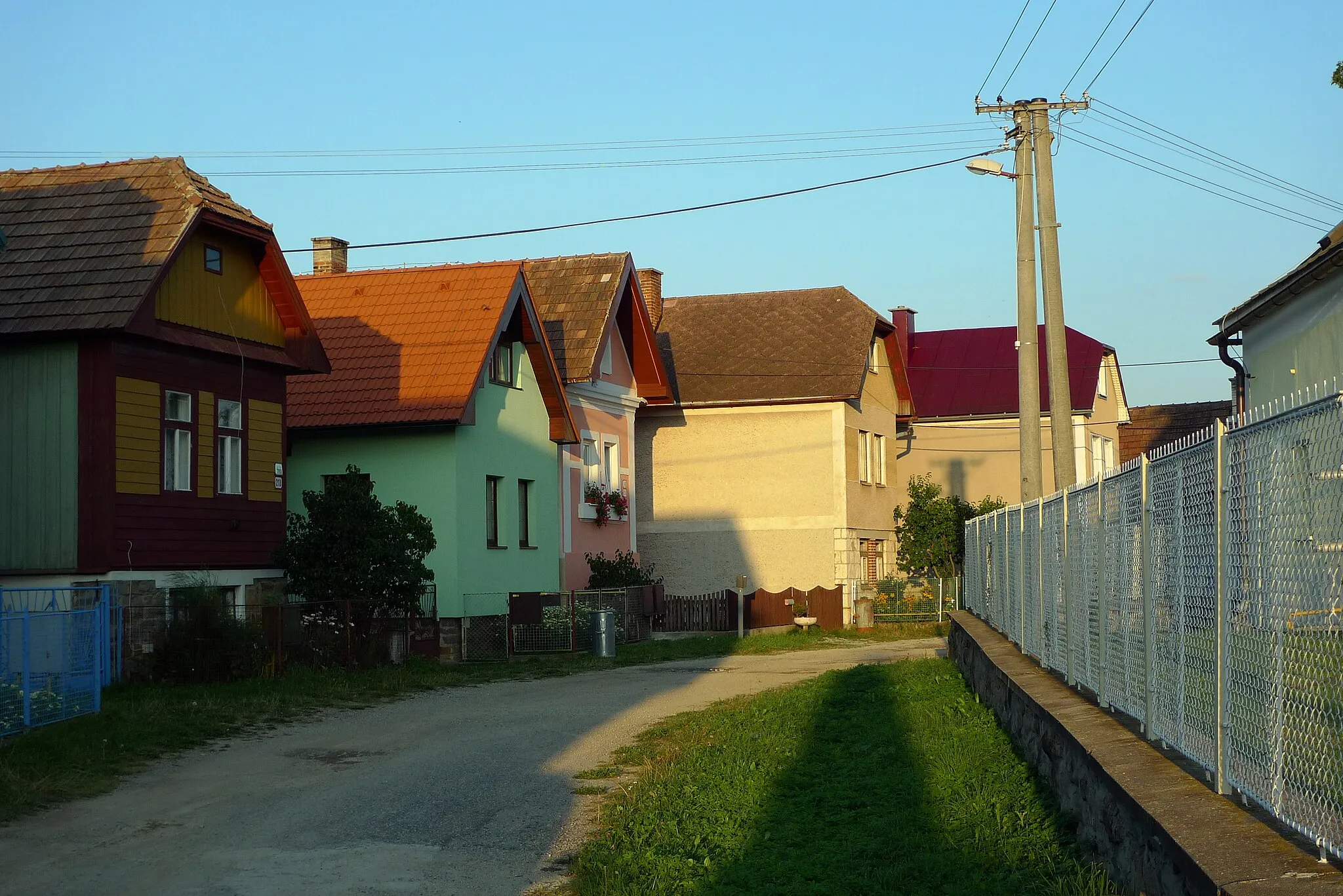 Photo showing: Main road in the village od Šuňava, Slovakia