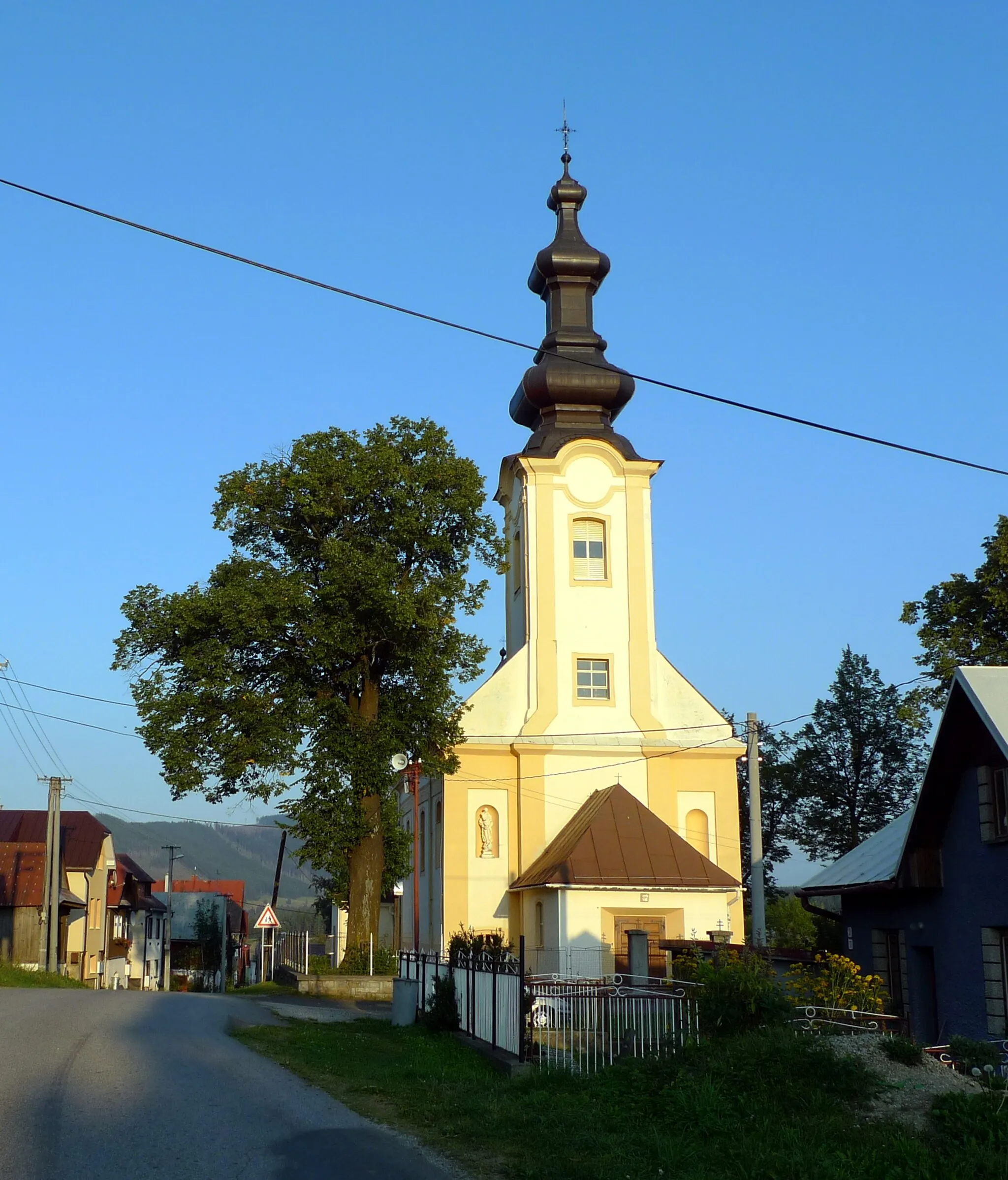 Photo showing: Church in the village of Šuňava, Slovakia